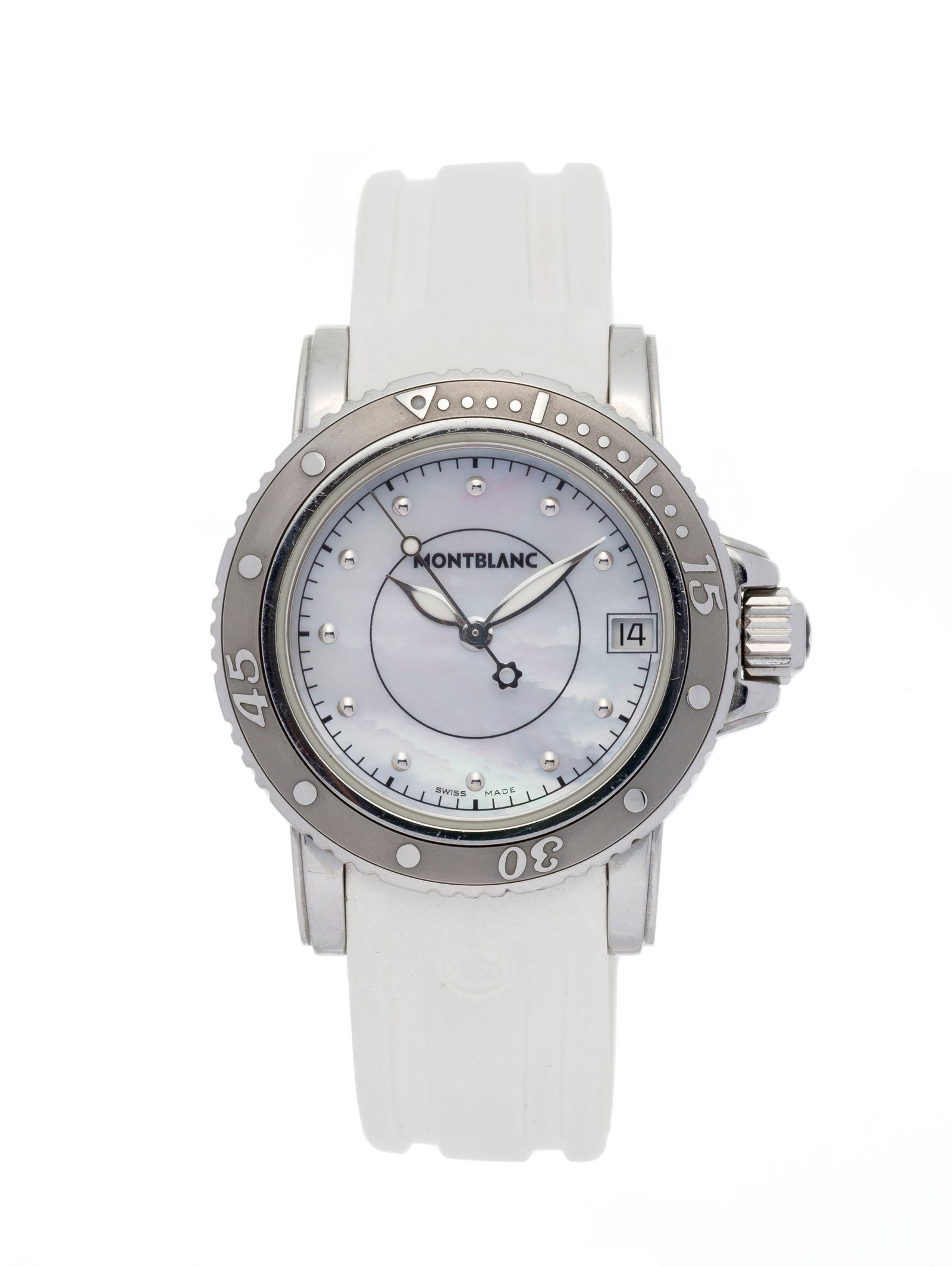 Montblanc, Sport Meisterstück, réf. 7036, montre en acier ornée d'un cadran en nacre : Montblanc, Sport Meisterstück, réf. 7036, montre en acier ornée d'un cadran en nacre Mouvement: cal. 4810 101/ETA 956.112, quartz, 7 rubis Boîtier: n°PL579642, diam. 34 mm, lu