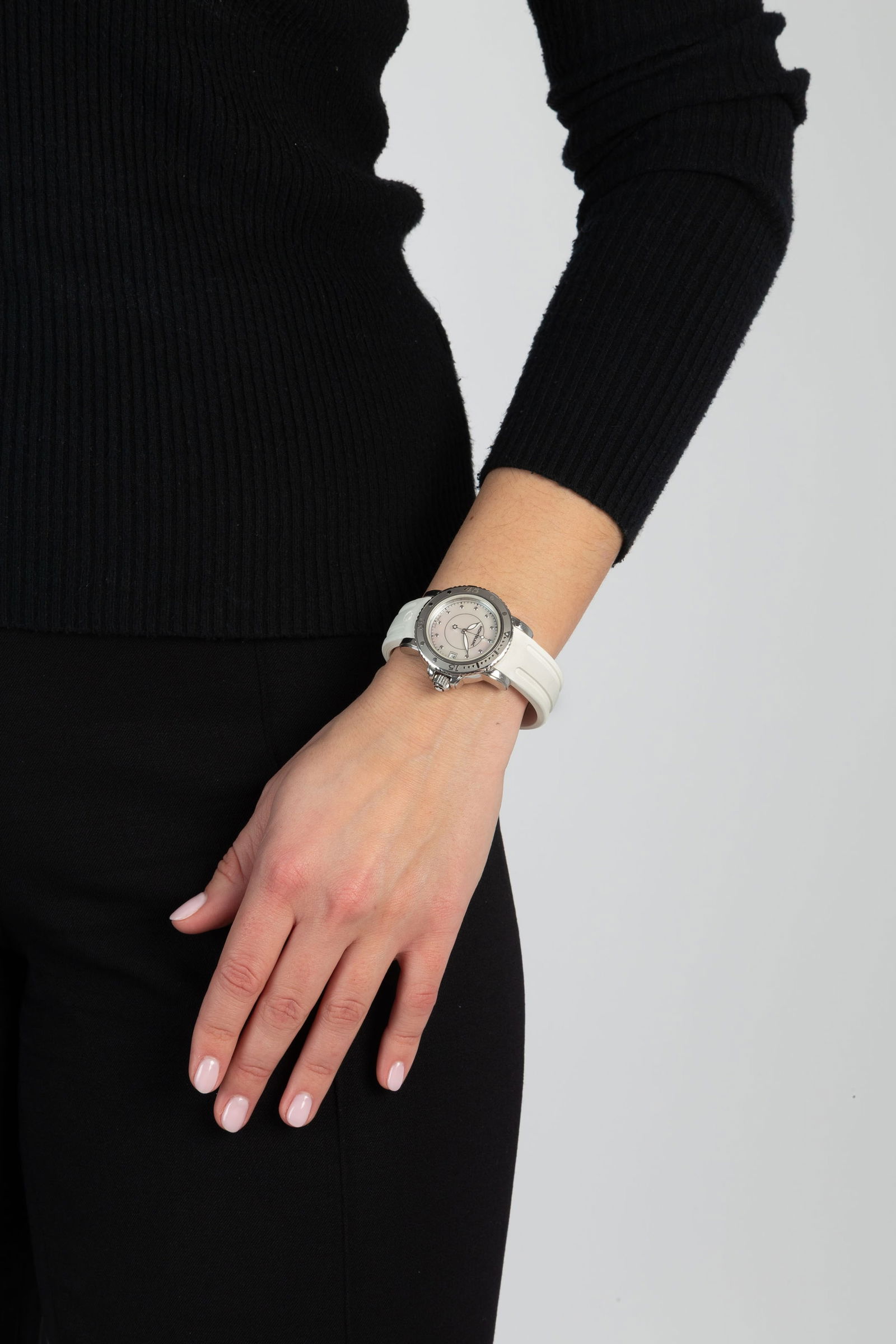 Montblanc, Sport Meisterstück, réf. 7036, montre en acier ornée d'un cadran en nacre  - 4