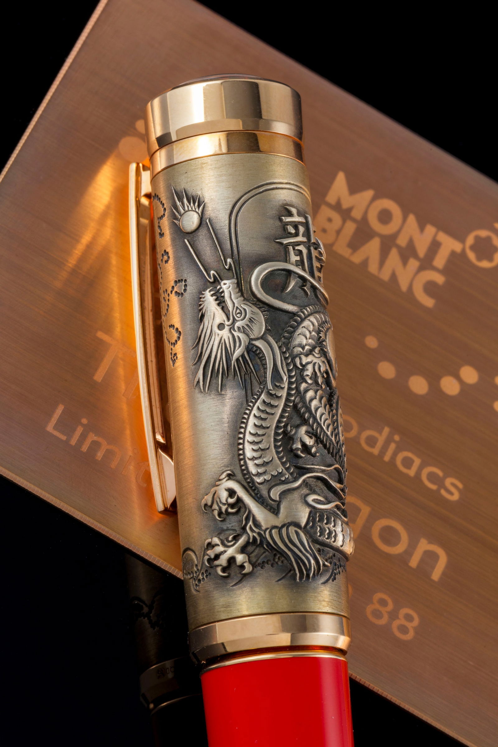 Montblanc, Signs & Symbols, The Yellow Dragon, Ed. Limitée n°13/88, stylo plume en or 750, - 4