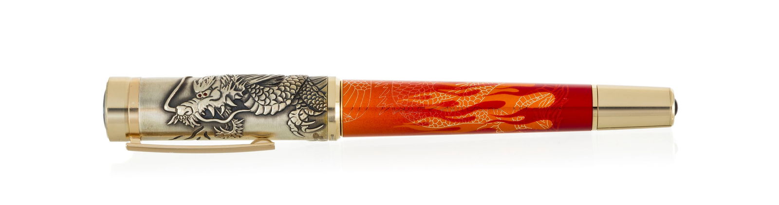Montblanc, A Journey among Dragons, The Vermilion Dragon, Ed. Limitée n°13/88, stylo plume: Montblanc, A Journey among Dragons, The Vermilion Dragon, Ed. Limitée n°13/88, stylo plume en or gris 750, argent ainsi qu'en laque rouge et orange décoré du dragon de feu, les yeu