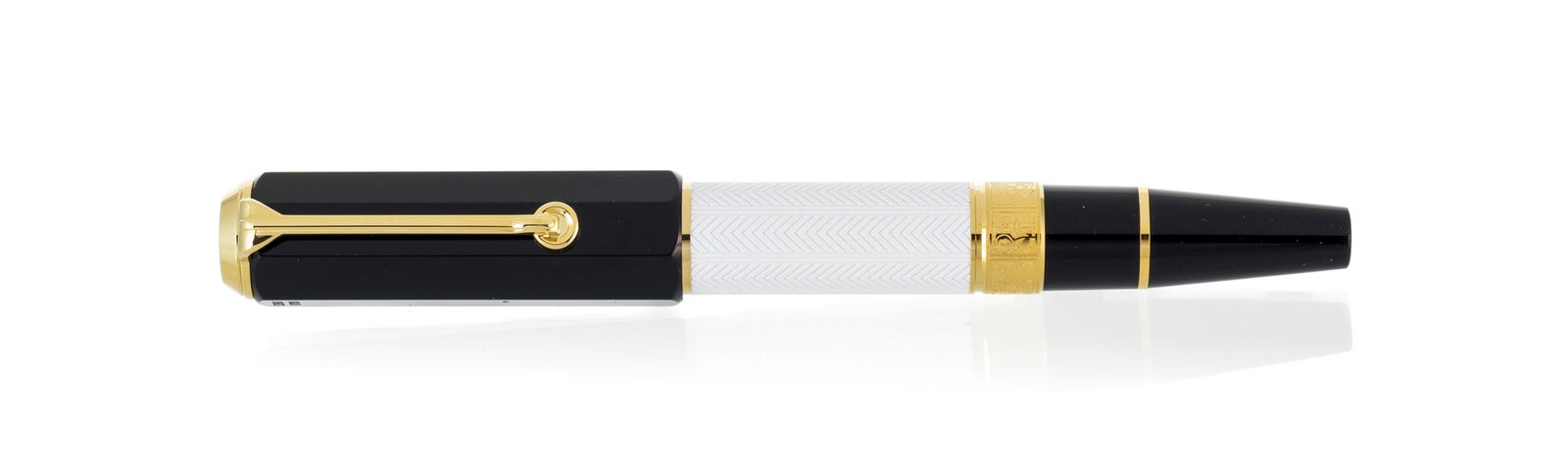 Montblanc, Writers Edition, William Shakespeare, Ed. Limitée n°5268/8700, stylo plume en m: Montblanc, Writers Edition, William Shakespeare, Ed. Limitée n°5268/8700, stylo plume en métal doré, résine blanche et noire, bec en or 750, signé, numéroté,