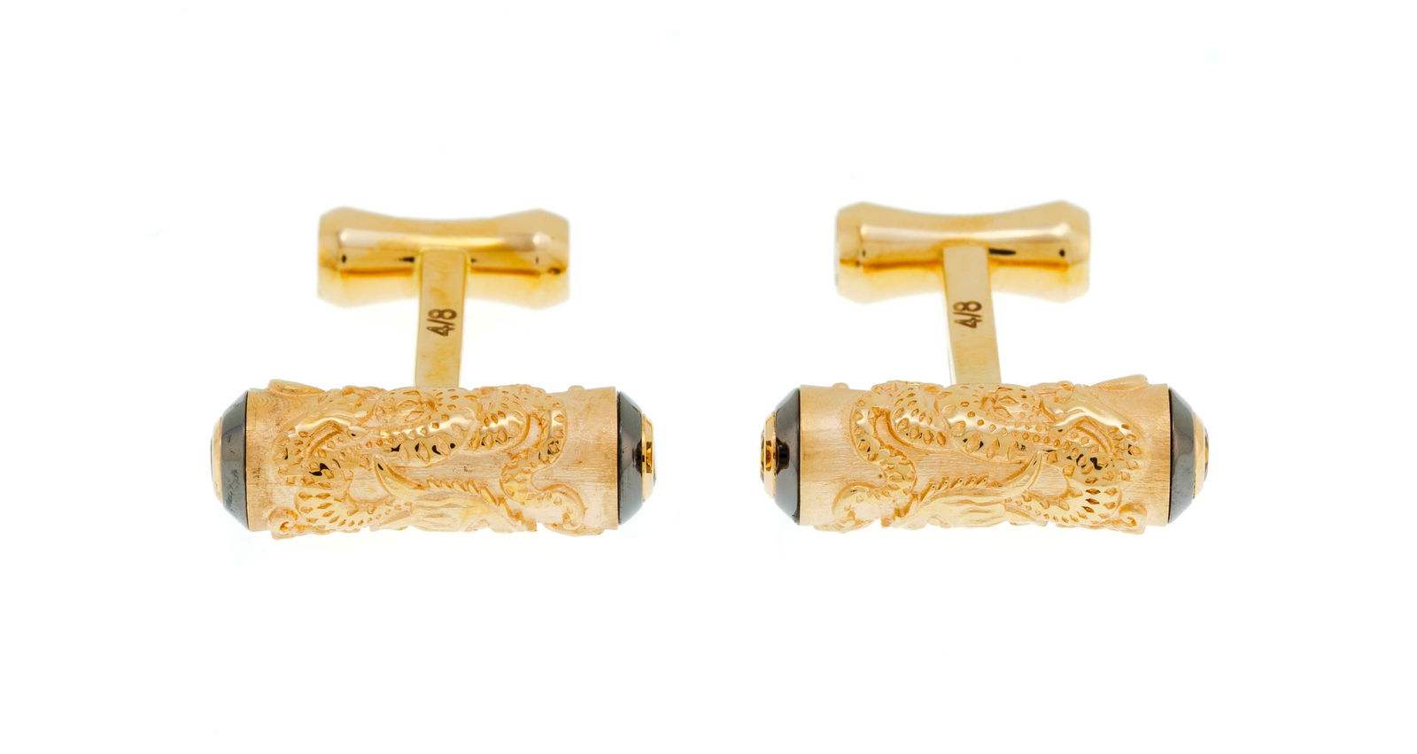Montblanc, Ed. limitée 4/8, rare paire de boutons de manchette or rose et or noirci 750 à : Montblanc, Ed. limitée 4/8, rare paire de boutons de manchette or rose et or noirci 750 à motif de dragons sertis de citrines taille rond, signée, h. 2 cm, 17g, boîte