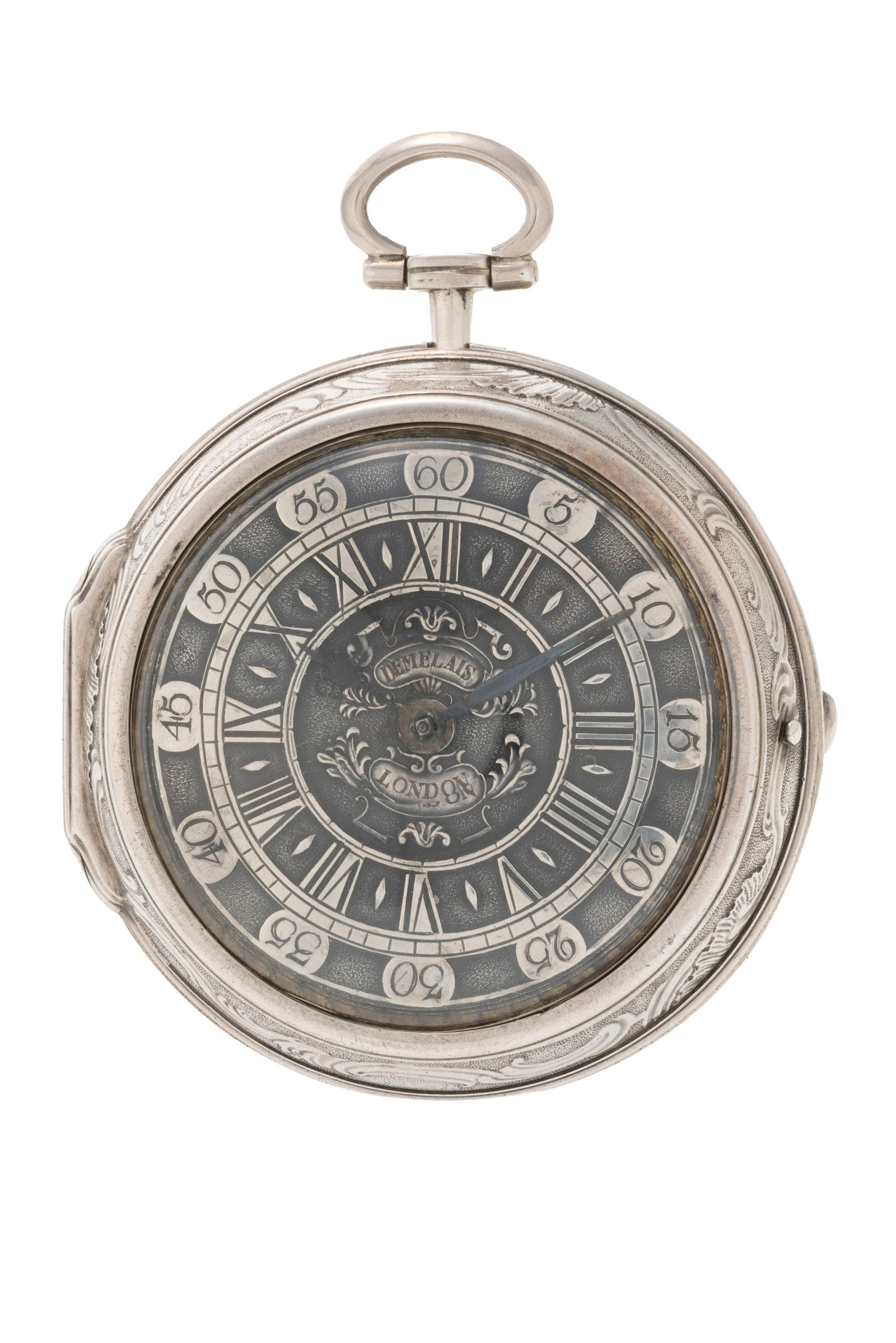 Demelais London, montre de poche à coq en argent avec boîtier de protection en argent repo: Demelais London, montre de poche à coq en argent avec boîtier de protection en argent repoussé décoré d'une scène à l'antique, début XVIIIe s. Mouvement: mé