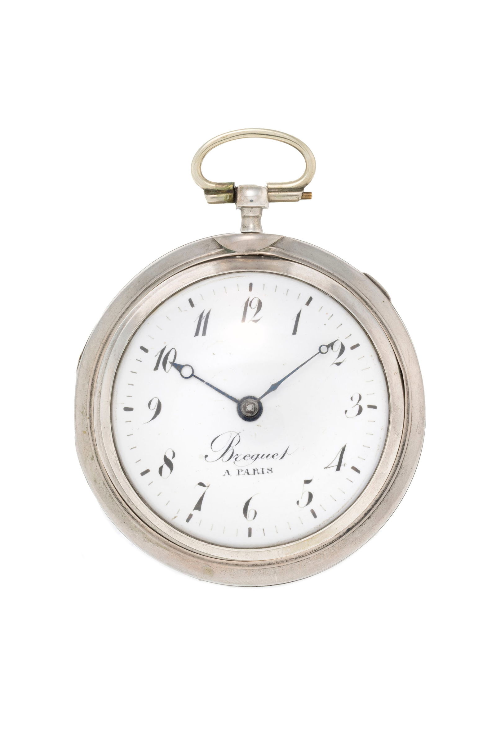 Montre de poche à coq et boîtier de protection en argent gainé de croco vert Mouvem: Montre de poche à coq et boîtier de protection en argent gainé de croco vert Mouvement: mécanique Boîtier: diam. 52 mm Boîtier de protection: diam. 57 mm Signature