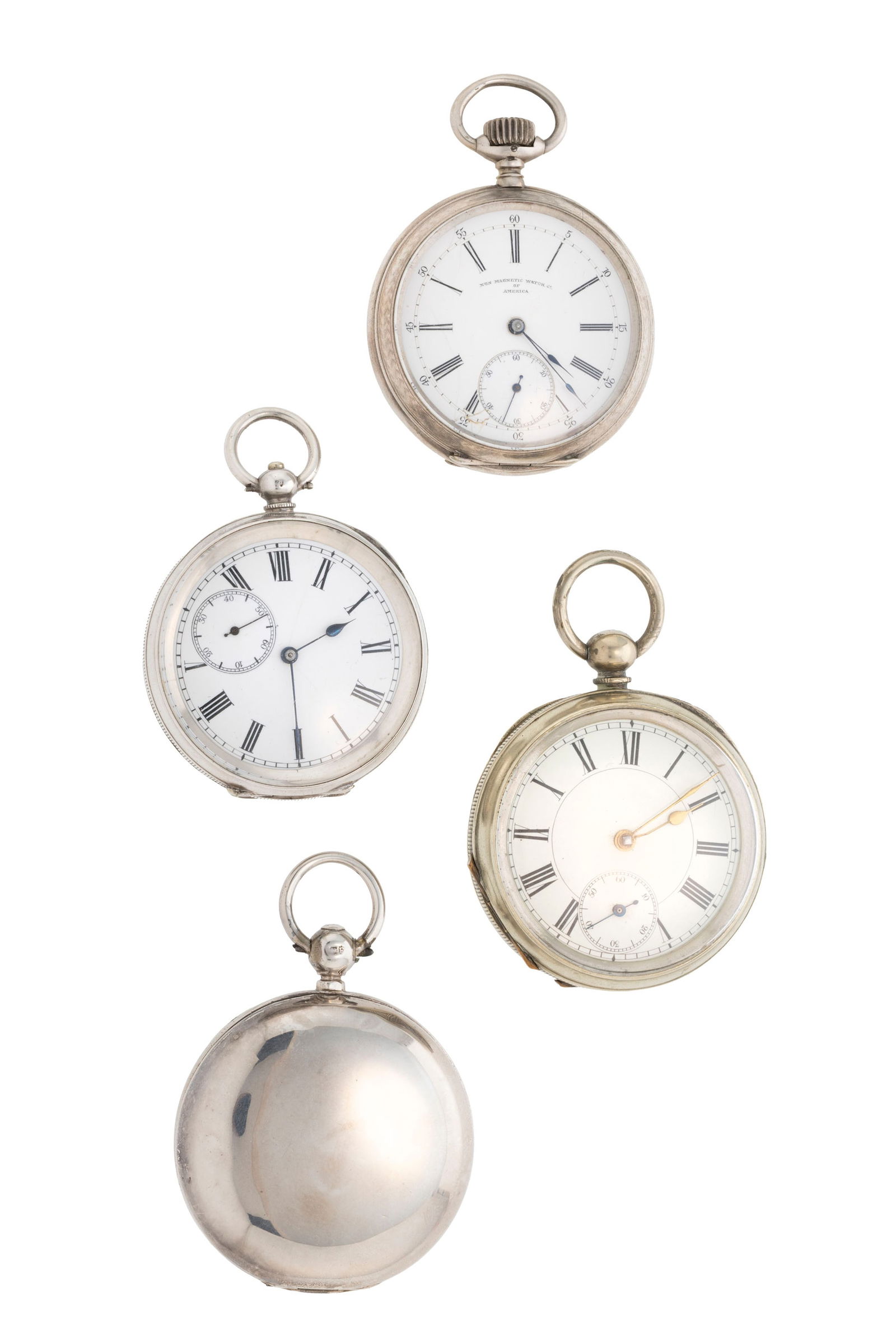 Lot de 4 montres de poche petites secondes en argent, 1 pour le marché turque Mouvements: m&#: Lot de 4 montres de poche petites secondes en argent, 1 pour le marché turque Mouvements: mécanique Boîtiers: diam. 50, 52 et 53 mm Complication: compteur subsidiaire pour les secondes