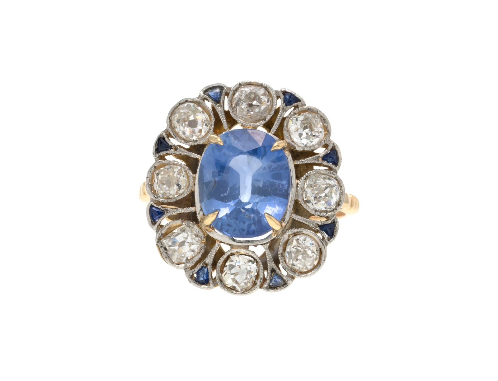 Bague fin XIXe s., 2 ors 750 sertie d'un saphir ovale entouré de diamants taille ancienne et de (1 of 4)