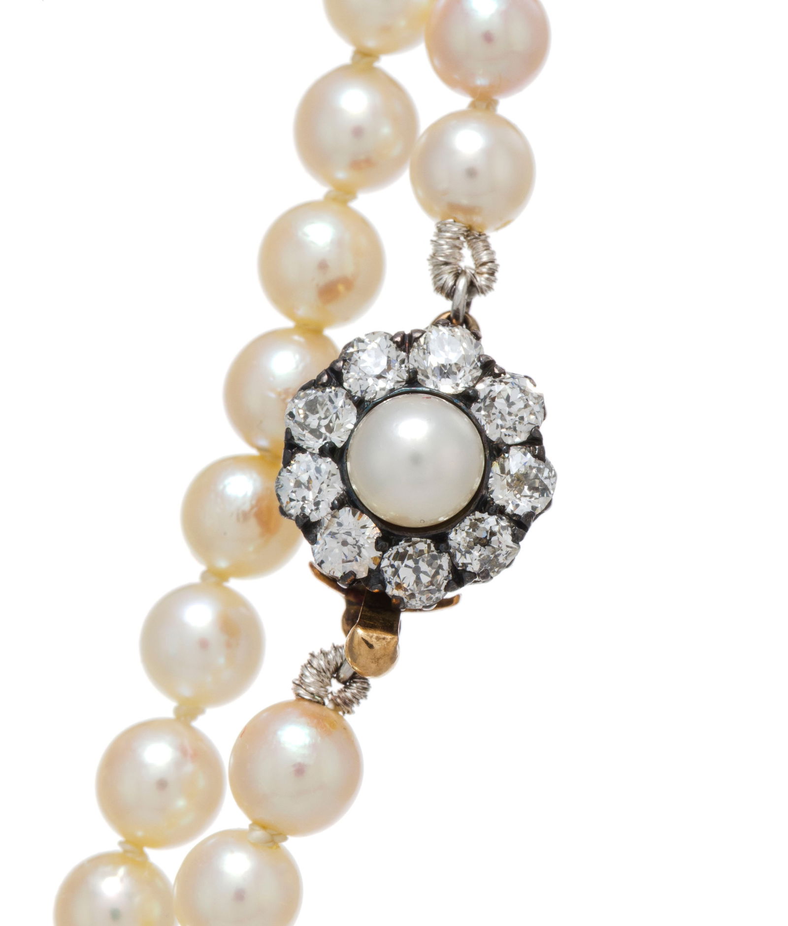 Collier 1 rang de perles de culture blanches, fermoir XIXe s. en or et argent serti de diamants tail - 2