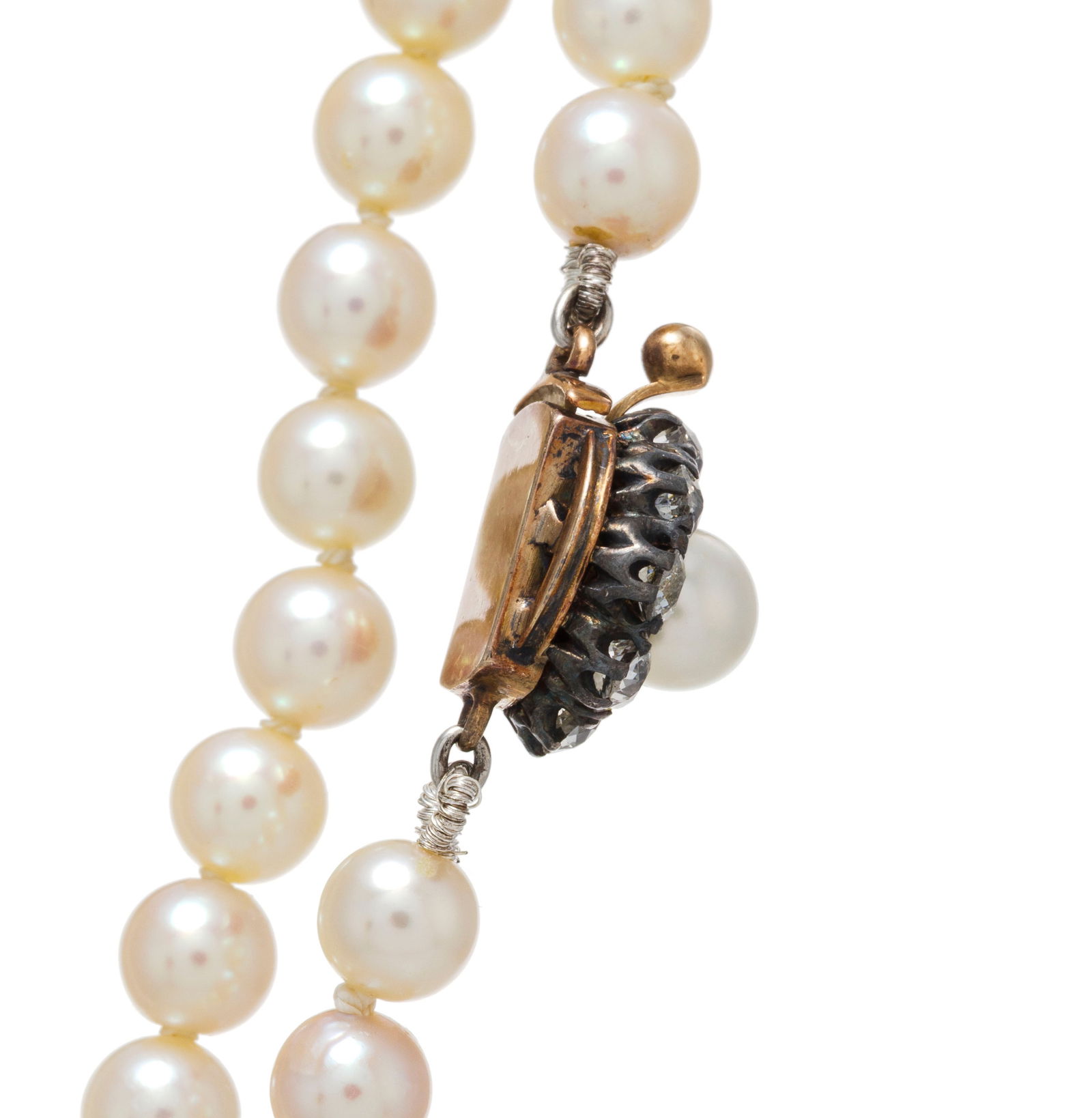 Collier 1 rang de perles de culture blanches, fermoir XIXe s. en or et argent serti de diamants tail - 3