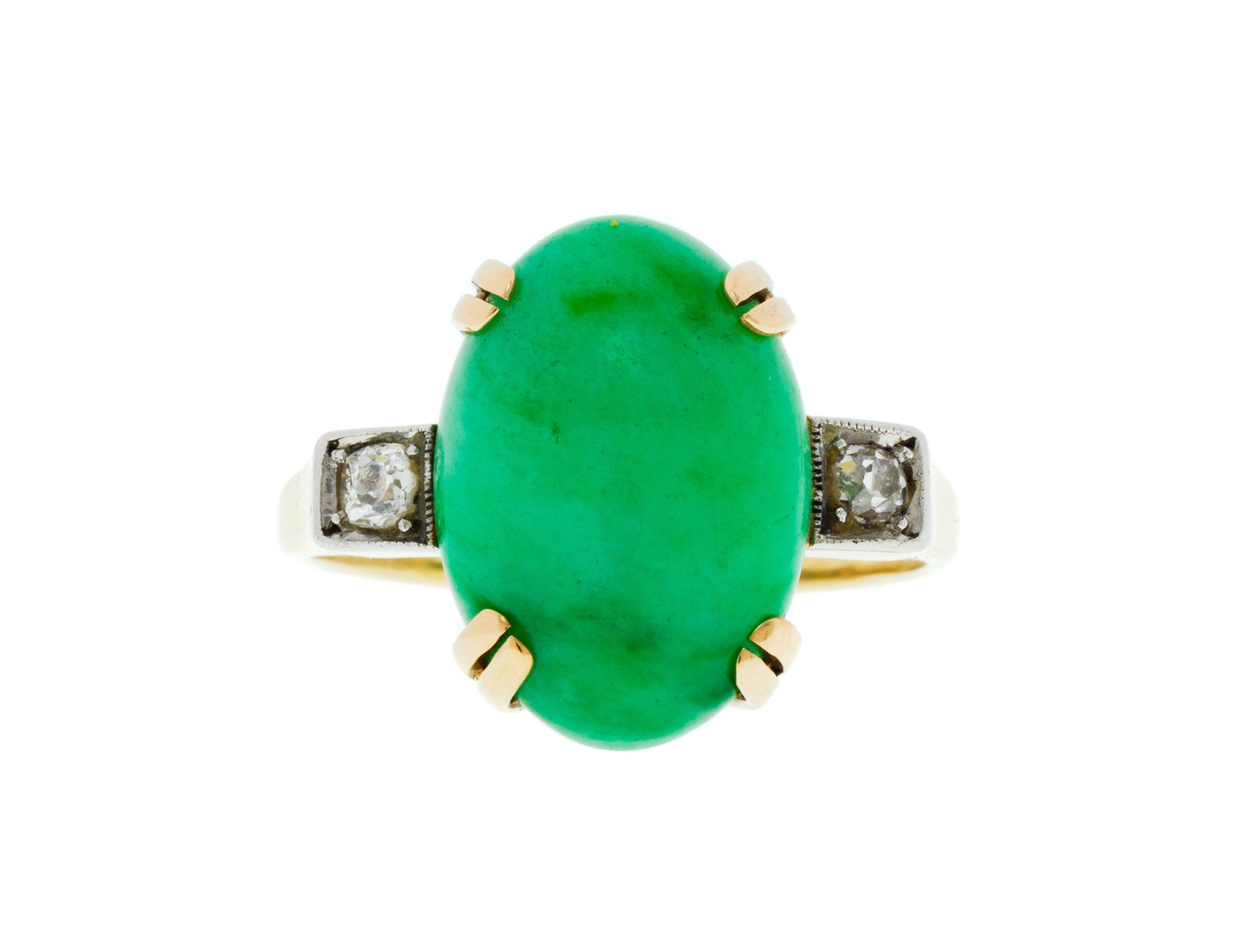 Bague or 585 sertie d’un cabochon de jadéite épaulée de diamants taille ancienn (1 of 4)