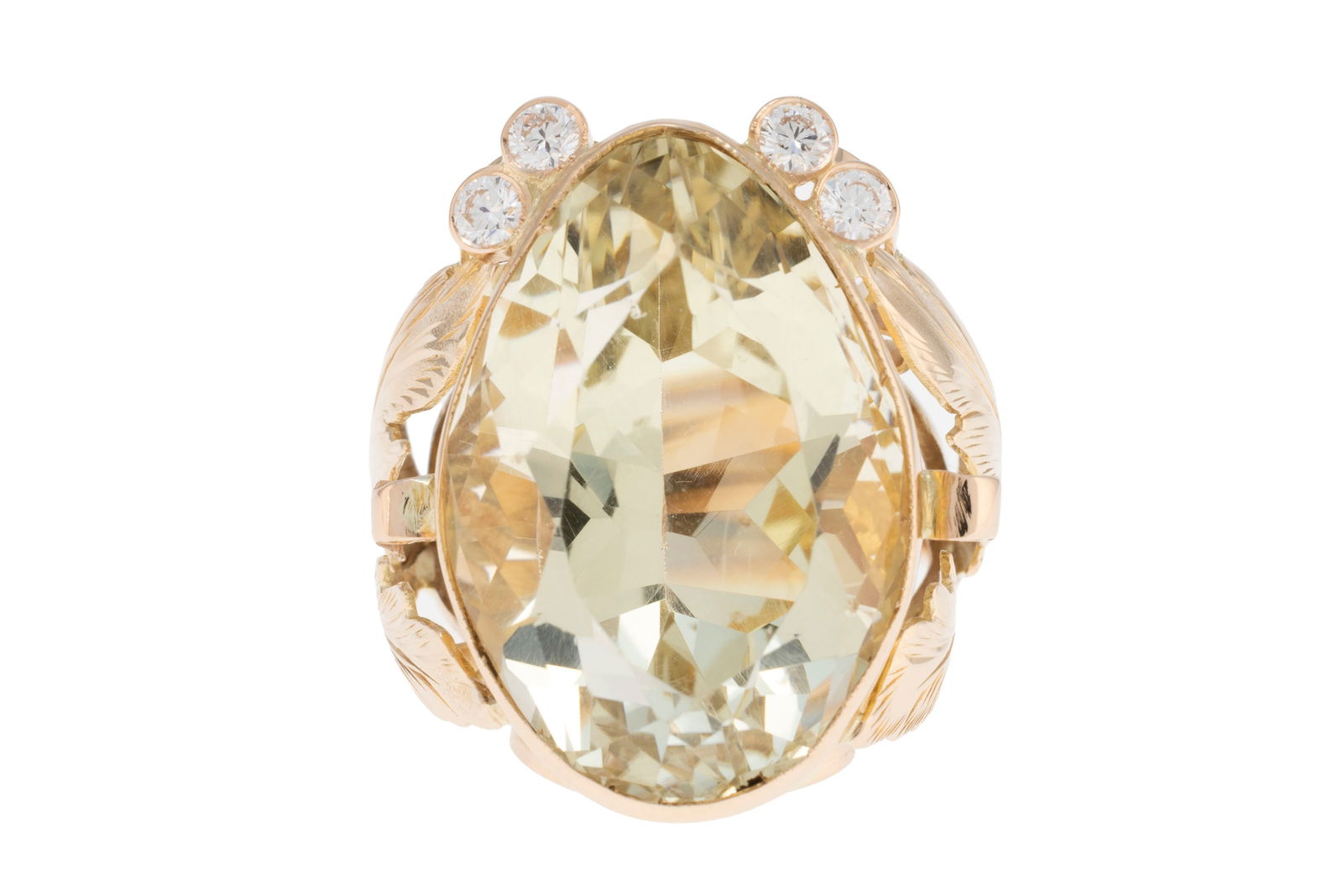 Bague or 585 à motif végétal sertie d'une citrine piriforme épaulée de diam: Bague or 585 à motif végétal sertie d'une citrine piriforme épaulée de diamants taille brillant, doigt 57-17, 13g ConditionBon état de conservation général.