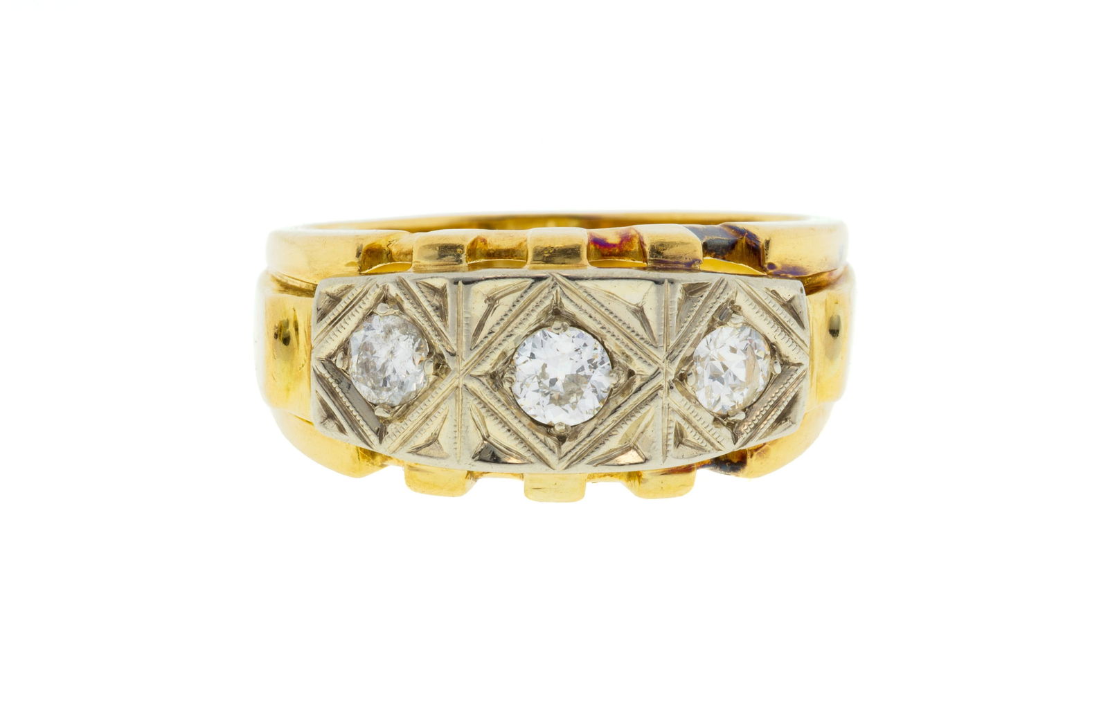 Bague années 1940-50 2 ors 750 sertie de trois diamants taille ancienne, doigt 61-21, 9g: Bague années 1940-50 2 ors 750 sertie de trois diamants taille ancienne, doigt 61-21, 9g ConditionMonture: Bon état de conservation général. Présence de rayures et de