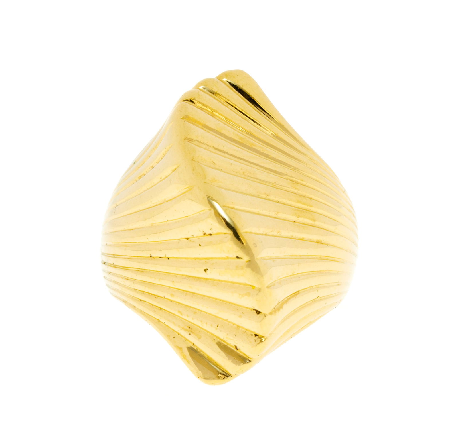 Gübelin, bague années 1950-60 en or formant une vague godronnée, signée, num: Gübelin, bague années 1950-60 en or formant une vague godronnée, signée, numérotée 383823, doigt 54-14, 9g Condition Bon état général. Présence de ray