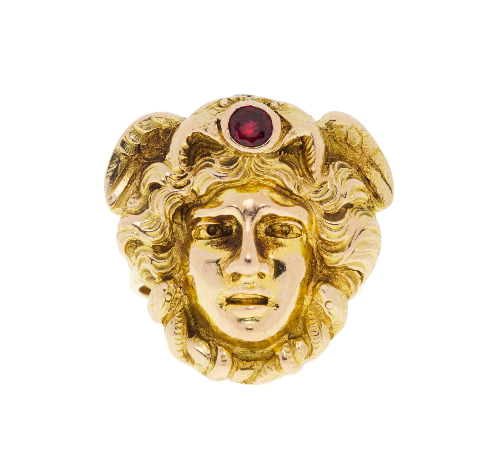 Bague or 750 ornée d'une tête de Méduse moulée sertie d'un rubis, doigt 58-18, 1: Bague or 750 ornée d'une tête de Méduse moulée sertie d'un rubis, doigt 58-18, 15g ConditionBon état de conservation général. Présence de rayures et de