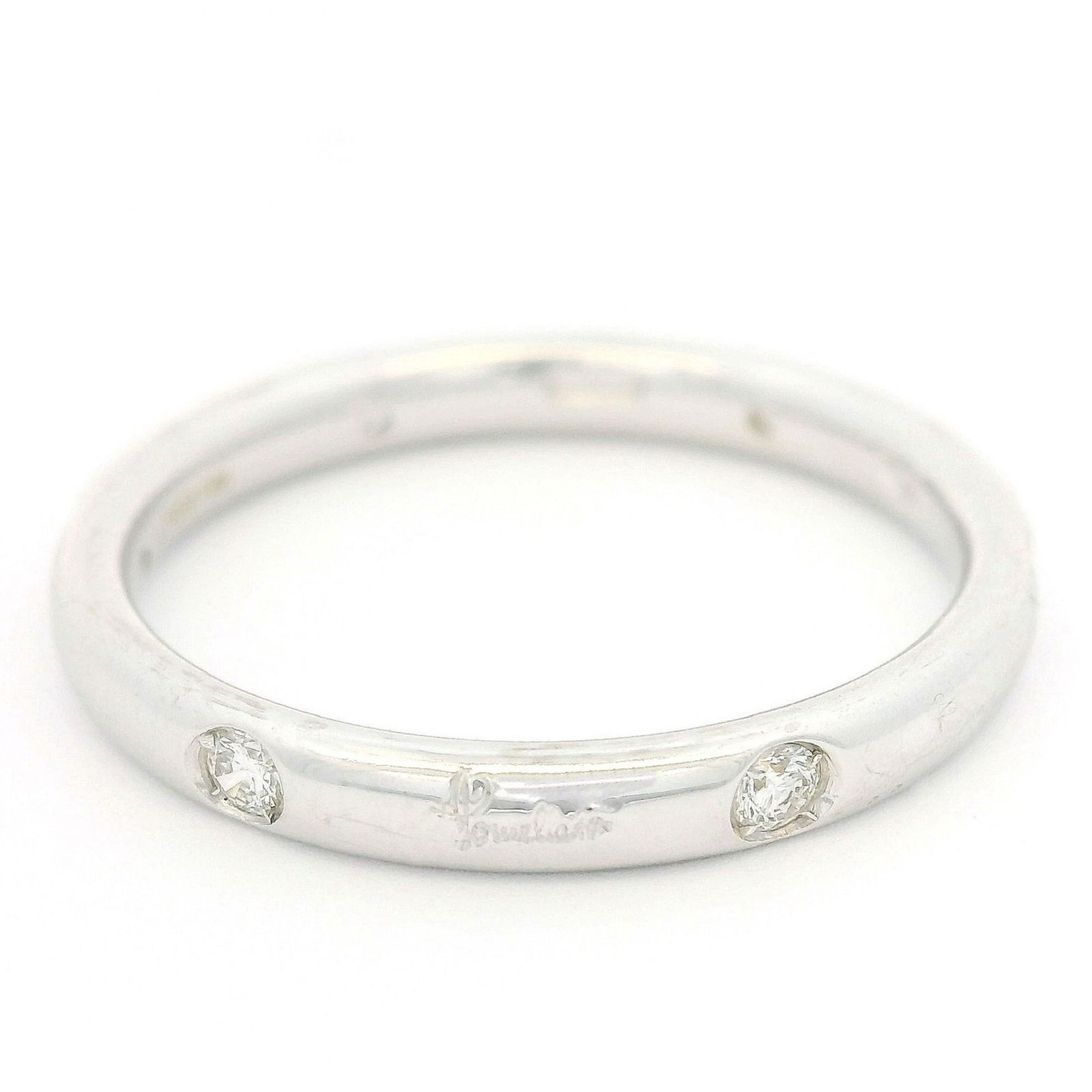 Pomellato, anneau en or gris 750 serti de diamants taille brillant, signé, numéroté, : Pomellato, anneau en or gris 750 serti de diamants taille brillant, signé, numéroté, doigt 52-12 ConditionTrès bon état de conservation général. Présence de