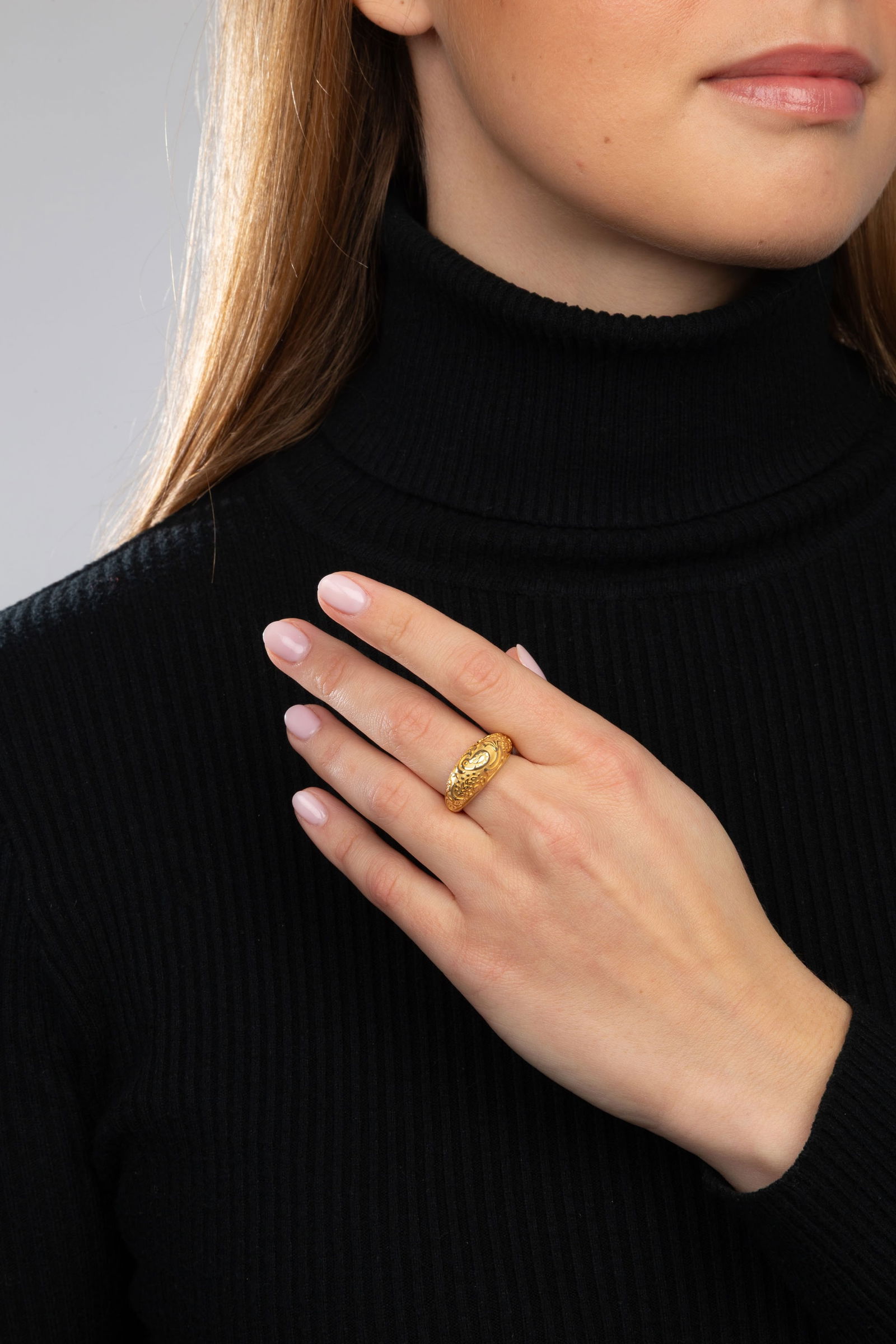 Carrera y Carrera, bague or 750 à décor végétal en relief, signée, numé - 4