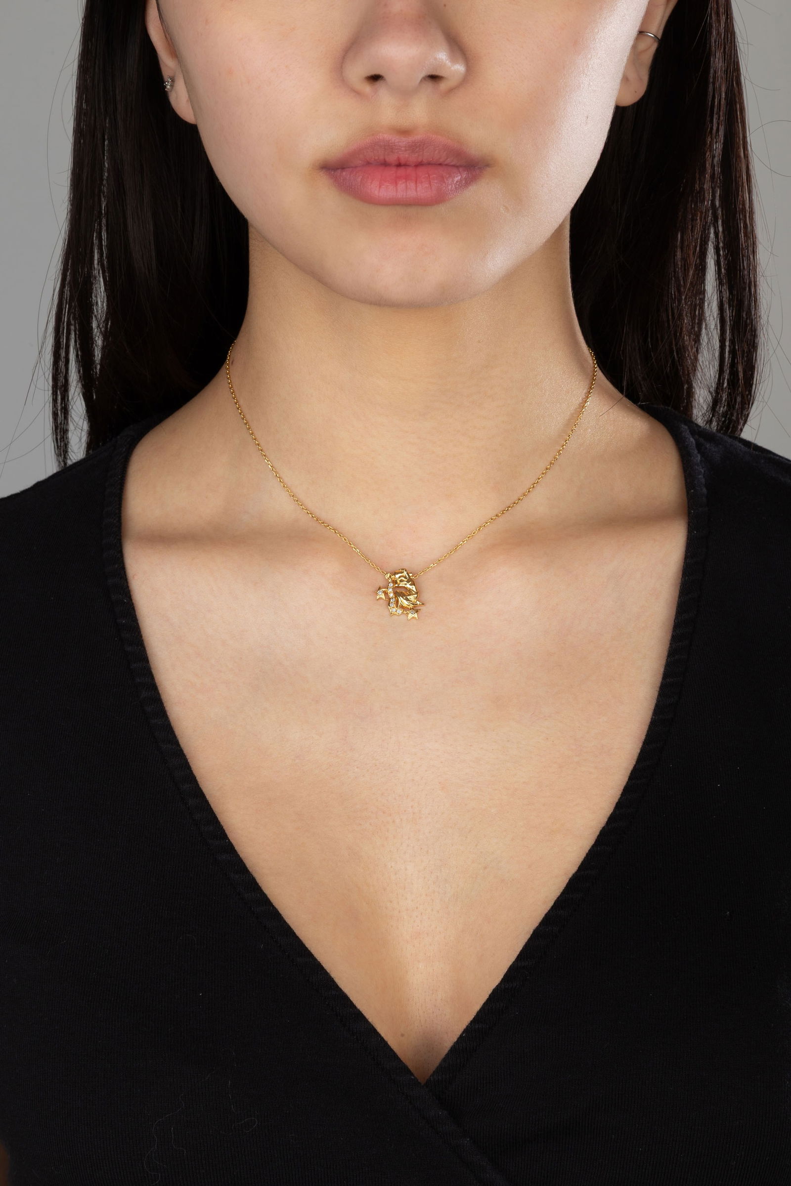 Piaget, collier or 750 à maille forçat retenant un centre signe du zodiaque Verseau serti  - 4