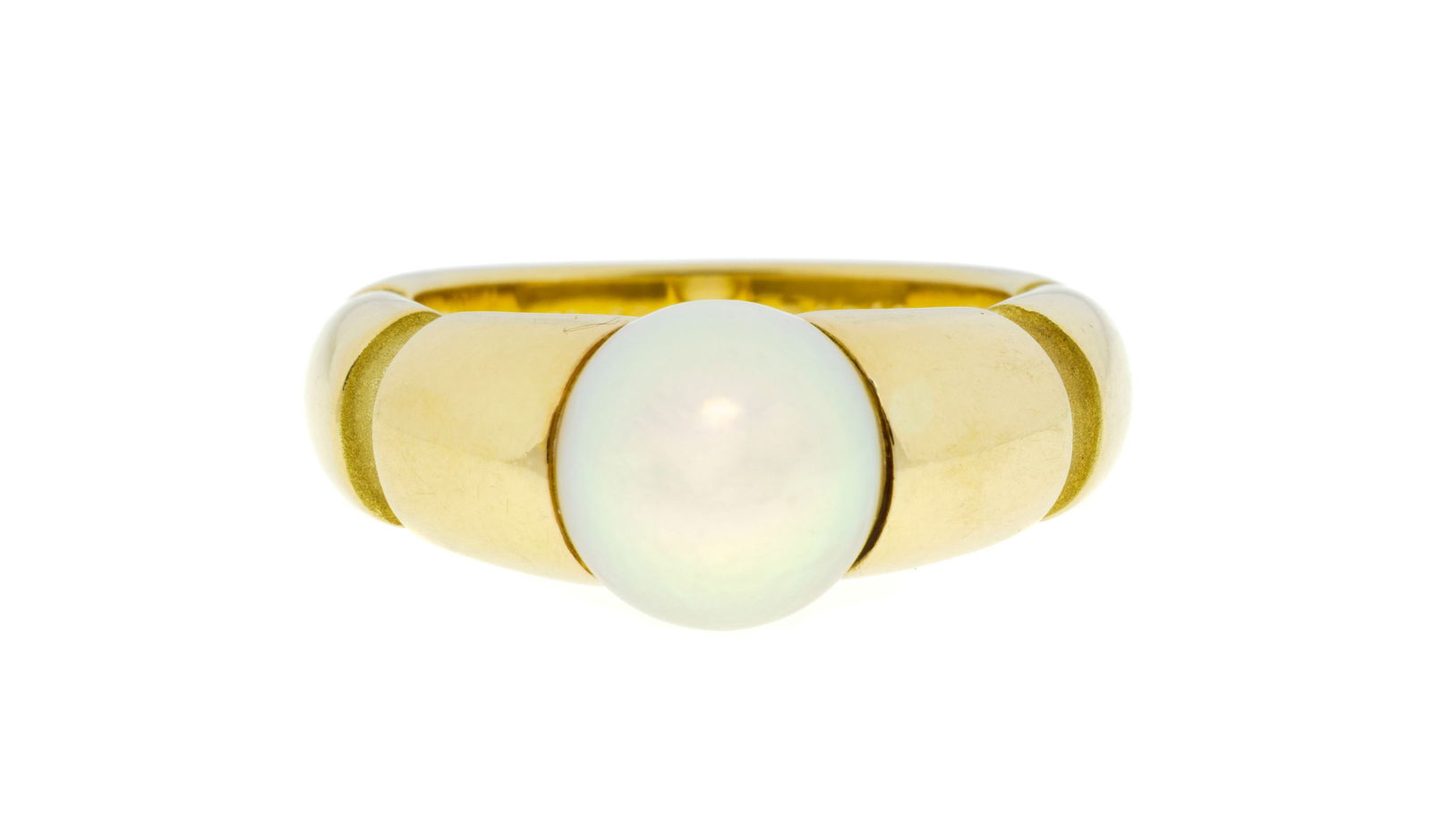 Mauboussin, bague or 750 poli et sablé ornée d'une perle de culture blanche, signée, : Mauboussin, bague or 750 poli et sablé ornée d'une perle de culture blanche, signée, numérotée P20747, doigt 53-13, 9g ConditionBon état de conservation