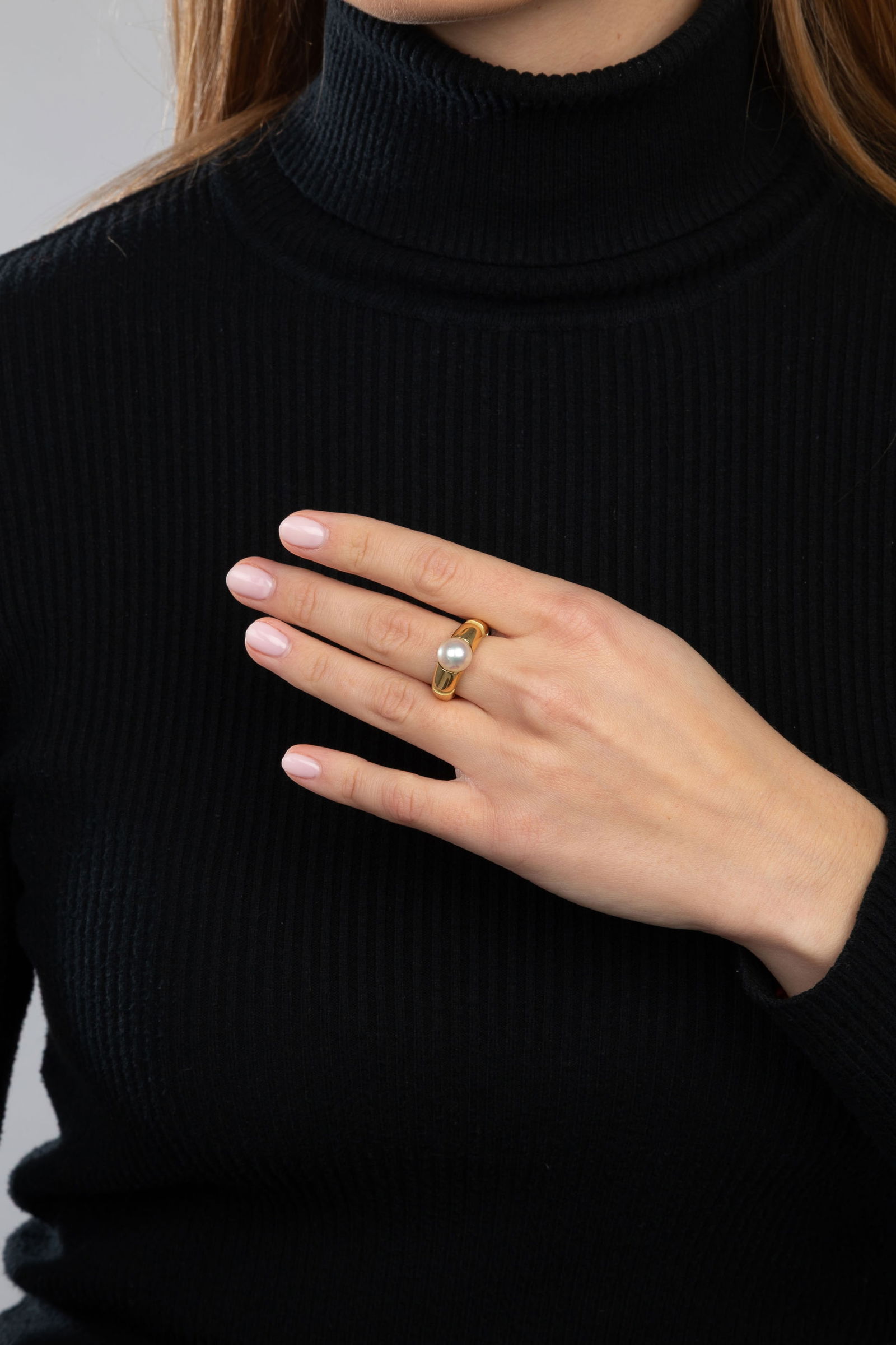 Mauboussin, bague or 750 poli et sablé ornée d'une perle de culture blanche, signée,  - 4