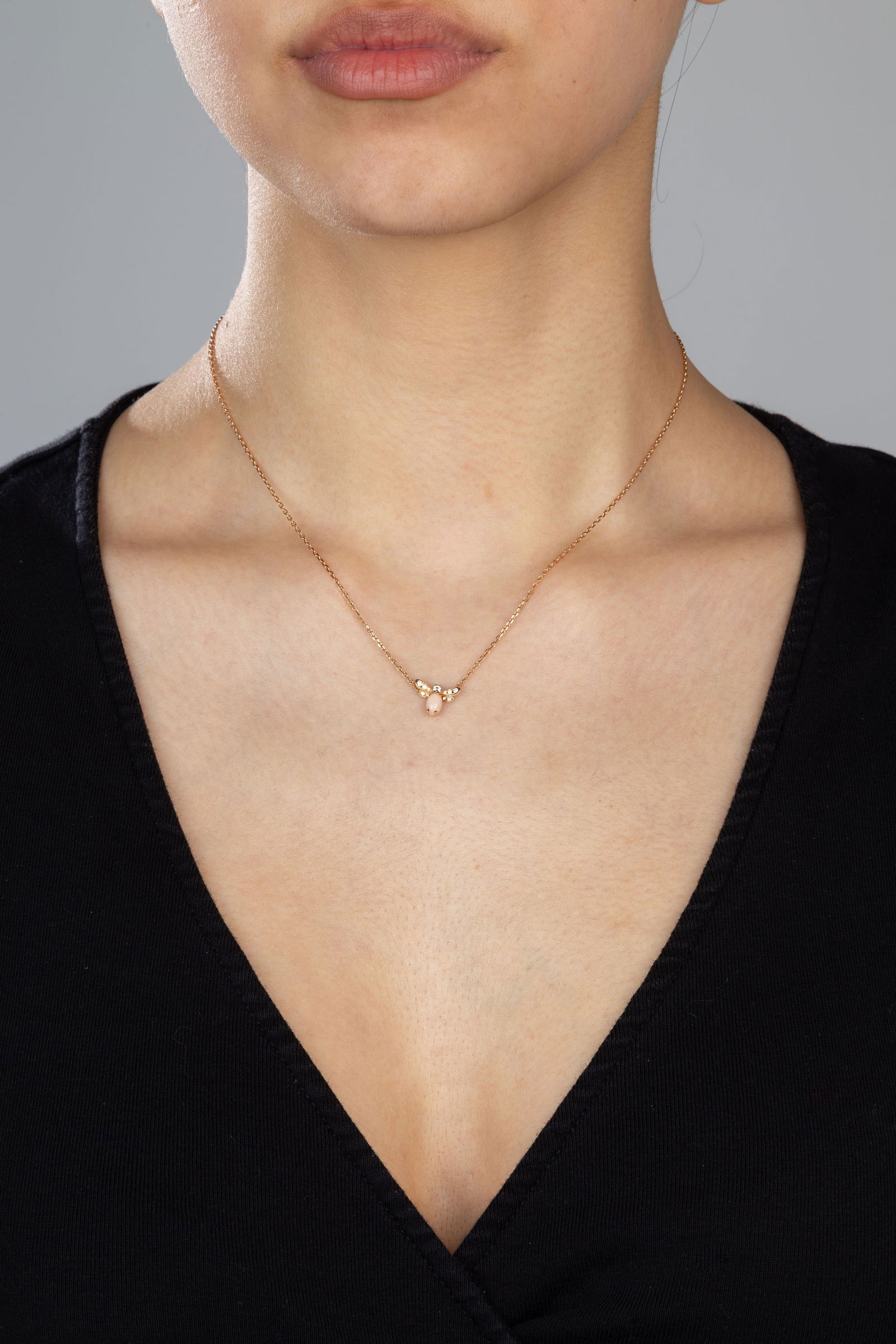 Chaumet, Attrape-moi, collier or rose 750 à maille forçat retenant une mouche sertie de di - 4