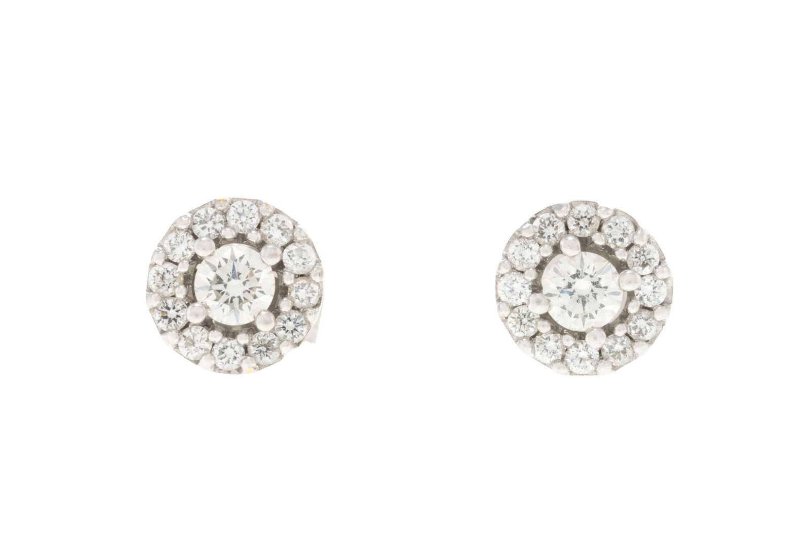Paire de clous d'oreilles or gris 750 sertis de diamants taille brillant, h. 0.7 cm (1 of 4)