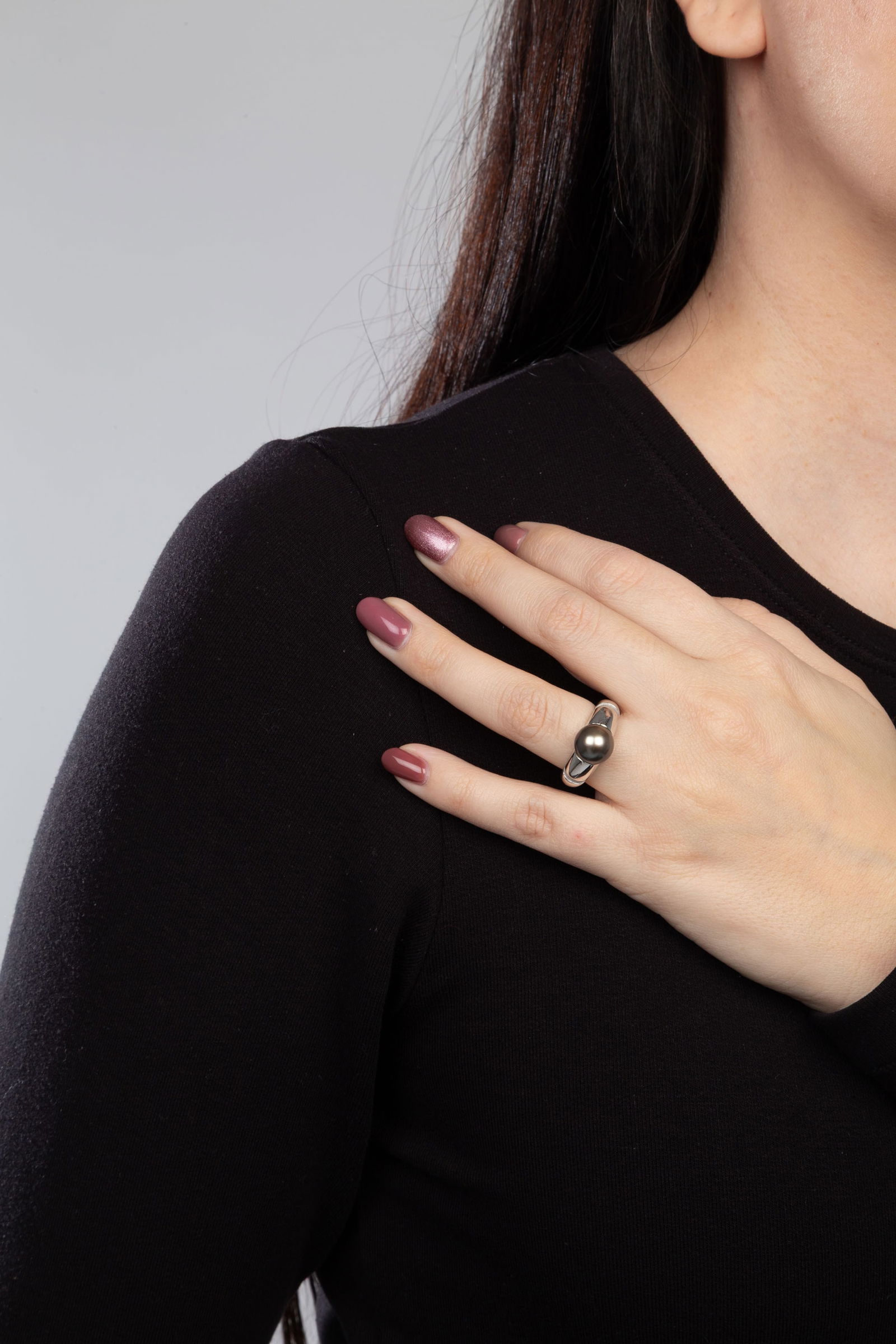 Mauboussin, bague or gris 750 poli et sablé ornée d'une perle de culture grise, signé - 4