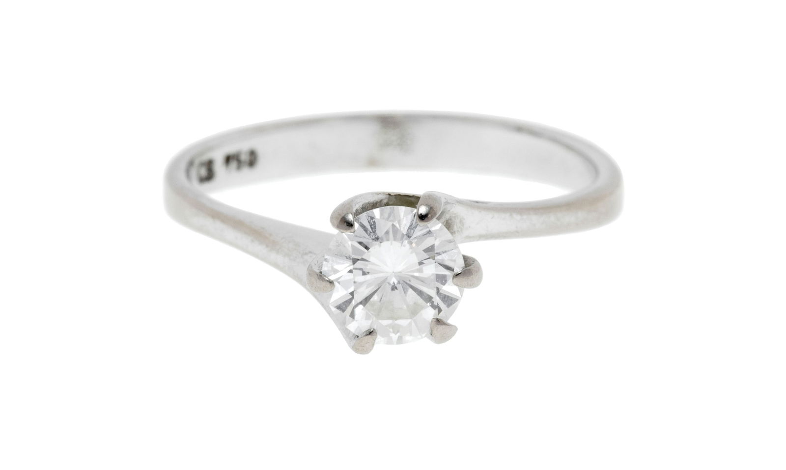 Bucherer, solitaire or gris 750 serti d'un diamant (env. 0.50 ct) taille brillant, doigt 49-9: Bucherer, solitaire or gris 750 serti d'un diamant (env. 0.50 ct) taille brillant, doigt 49-9 ConditionBon état de conservation général Présence de micro rayures et rayures