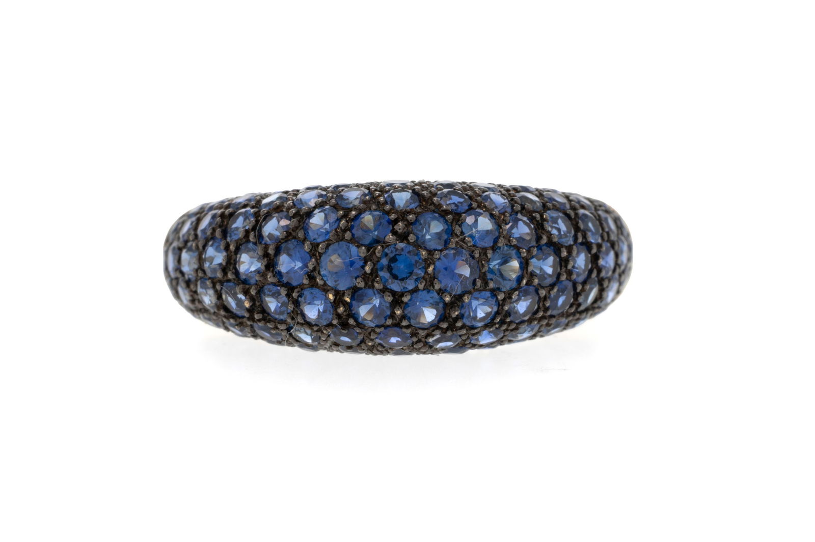 Bague jonc or et or noirci 750 sertie en pavé de saphirs taille rond, doigt 52-12: Bague jonc or et or noirci 750 sertie en pavé de saphirs taille rond, doigt 52-12 Condition Bon état de conservation général Présence de micro rayures et rayures d'usage norm