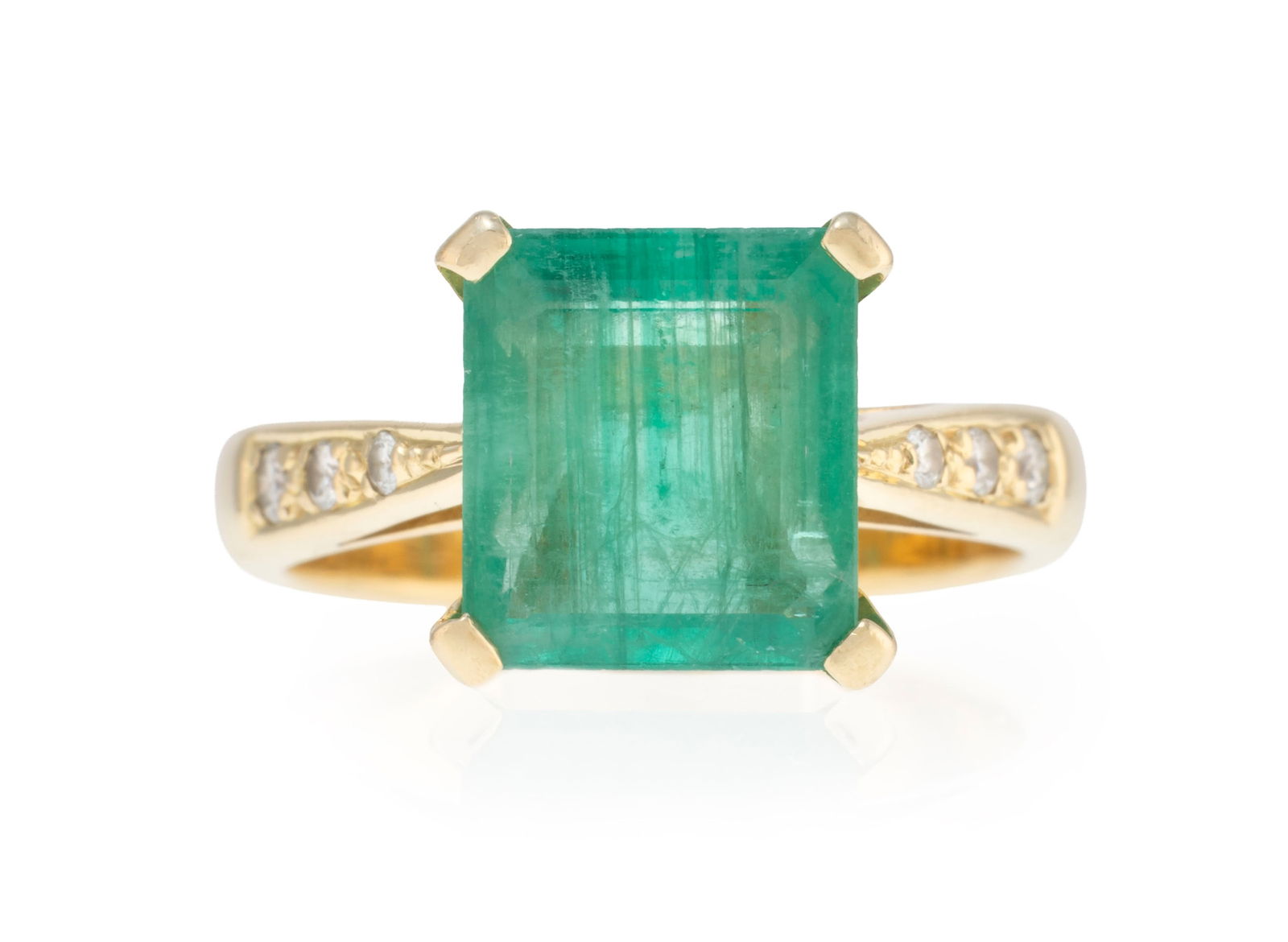 Bague or 750 sertie d'une émeraude octogonale épaulée de diamants taille brillant, do: Bague or 750 sertie d'une émeraude octogonale épaulée de diamants taille brillant, doigt 54-14, 6g Condition Monture: Bon état de conservation général. Présence de r