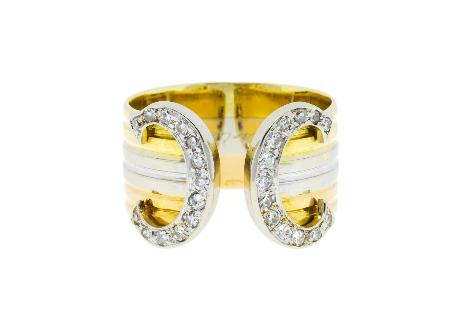 Cartier, C de Cartier, bague 3 ors 750 ornée de 'C' sertis de diamants taille 8/8, signée,: Cartier, C de Cartier, bague 3 ors 750 ornée de 'C' sertis de diamants taille 8/8, signée, numérotée 142565, doigt 51-11, boîte Condition Bon état de conservation
