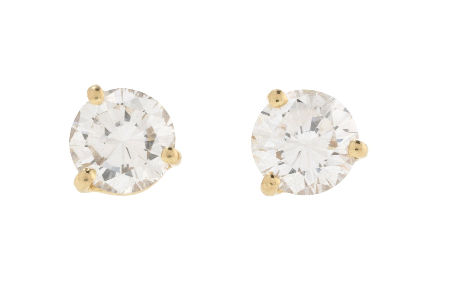 Paire de clous d'oreilles or 750 sertis de diamants taille brillant (env. 0.8 ct chacun): Paire de clous d'oreilles or 750 sertis de diamants taille brillant (env. 0.8 ct chacun) Condition Très bon état de conservation général avec quelques micro rayures à l'or.