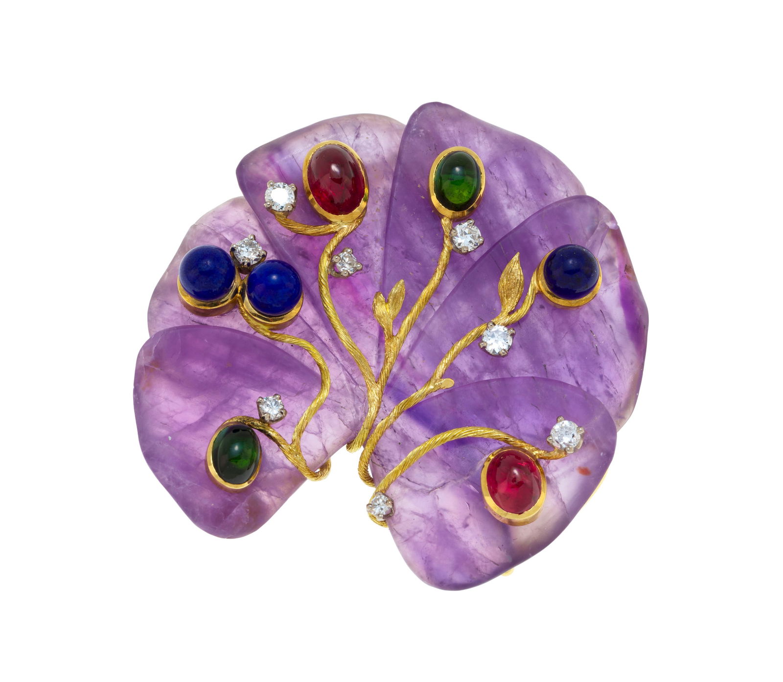 Broche formée d'une améthyste gravée surmontée d'un décor végétal: Broche formée d'une améthyste gravée surmontée d'un décor végétal en or 750 texturé serti de billes de lapis-lazuli, de diamants taille brillant ainsi que de ca