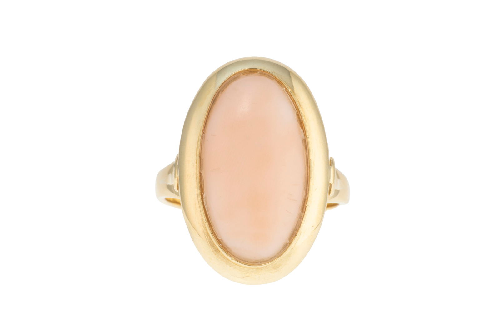 Bague or 750 sertie d'un cabochon de corail rose, doigt 54-14, 5g Ce lot contient du corail, un: Bague or 750 sertie d'un cabochon de corail rose, doigt 54-14, 5g Ce lot contient du corail, une matière dont le commerce est régulé. Veuillez vous informer sur les modalités d'imp