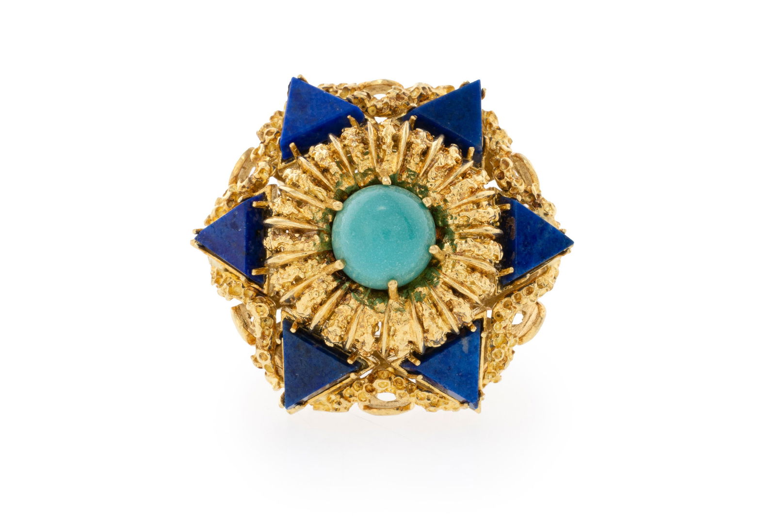 Bague or 750 texturé et ajouré ornés d'un cabochon de turquoise entouré de plaqu: Bague or 750 texturé et ajouré ornés d'un cabochon de turquoise entouré de plaques de lapis-lazuli triangulaires, doigt 57-17, 12g ConditionMonture: Bon état, présence