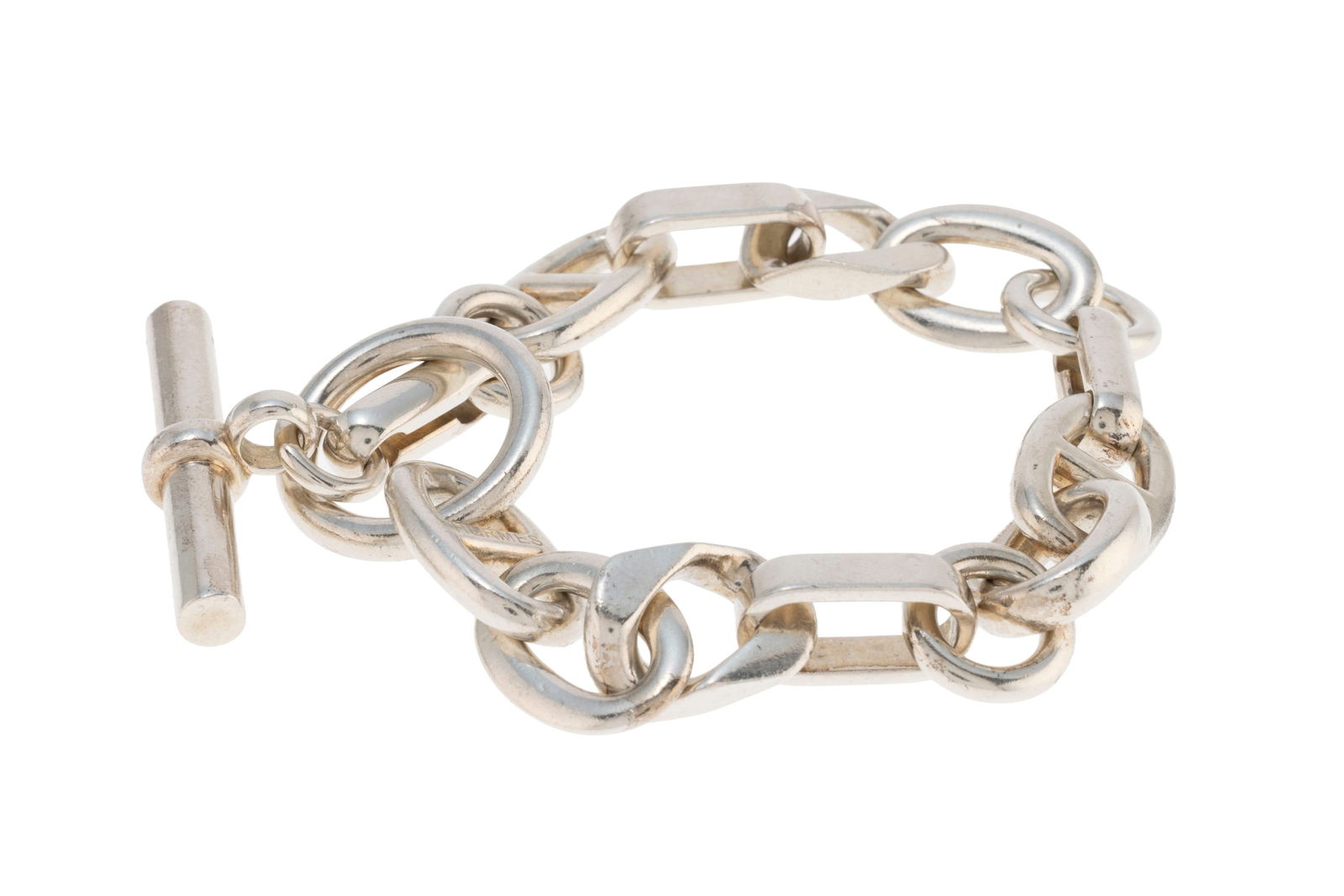 Hermès, Chaîne d'Ancre, bracelet argent, long. 22 cm, 73g: Hermès, Chaîne d'Ancre, bracelet argent, long. 22 cm, 73g ConditionBon état général. Présence de nombreuses rayures et micro rayures d'usage normal. 