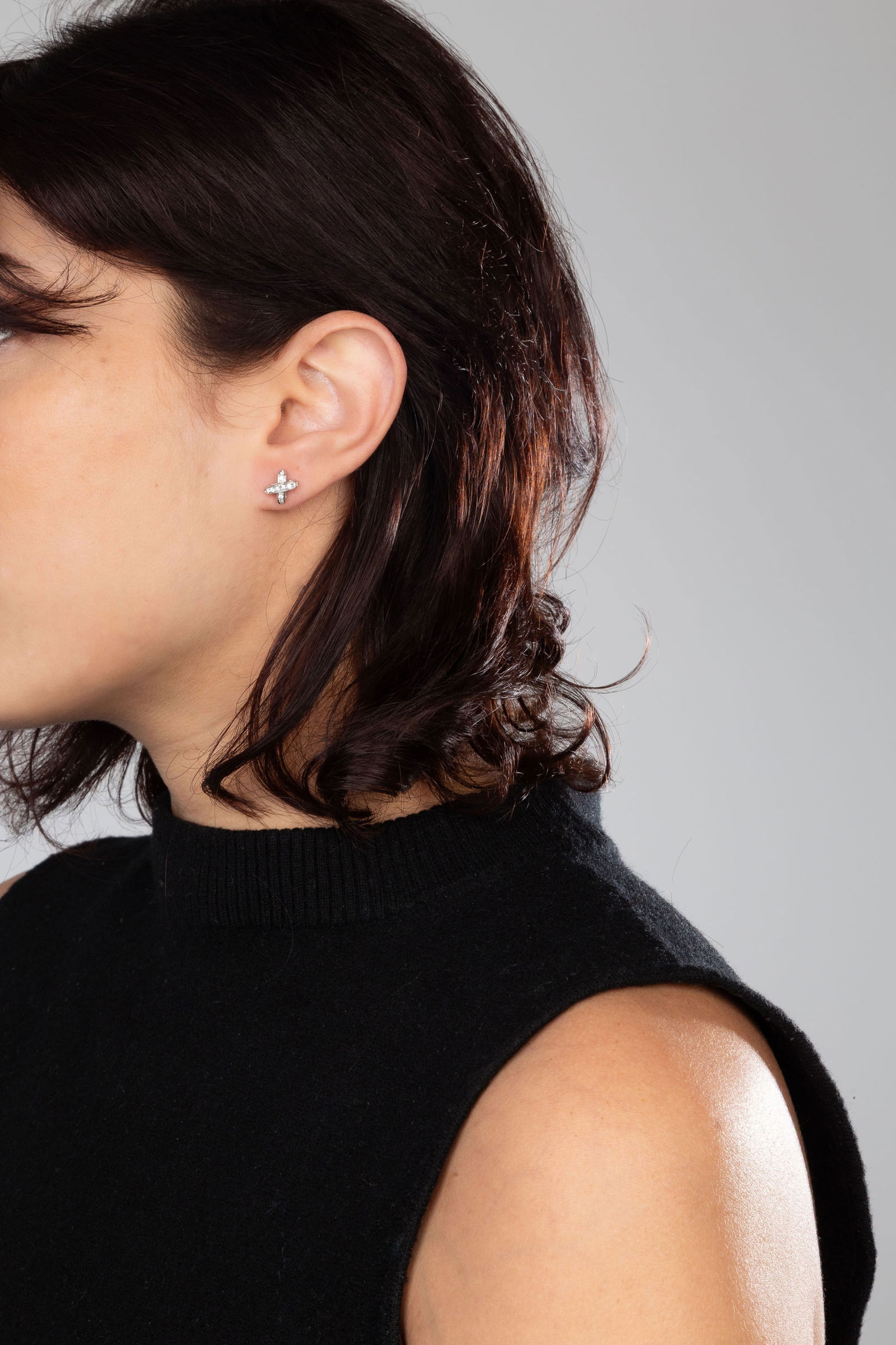 Chaumet, Liens, paire de clous d'oreilles or gris 750 sertie de diamants taille brillant, signé - 4