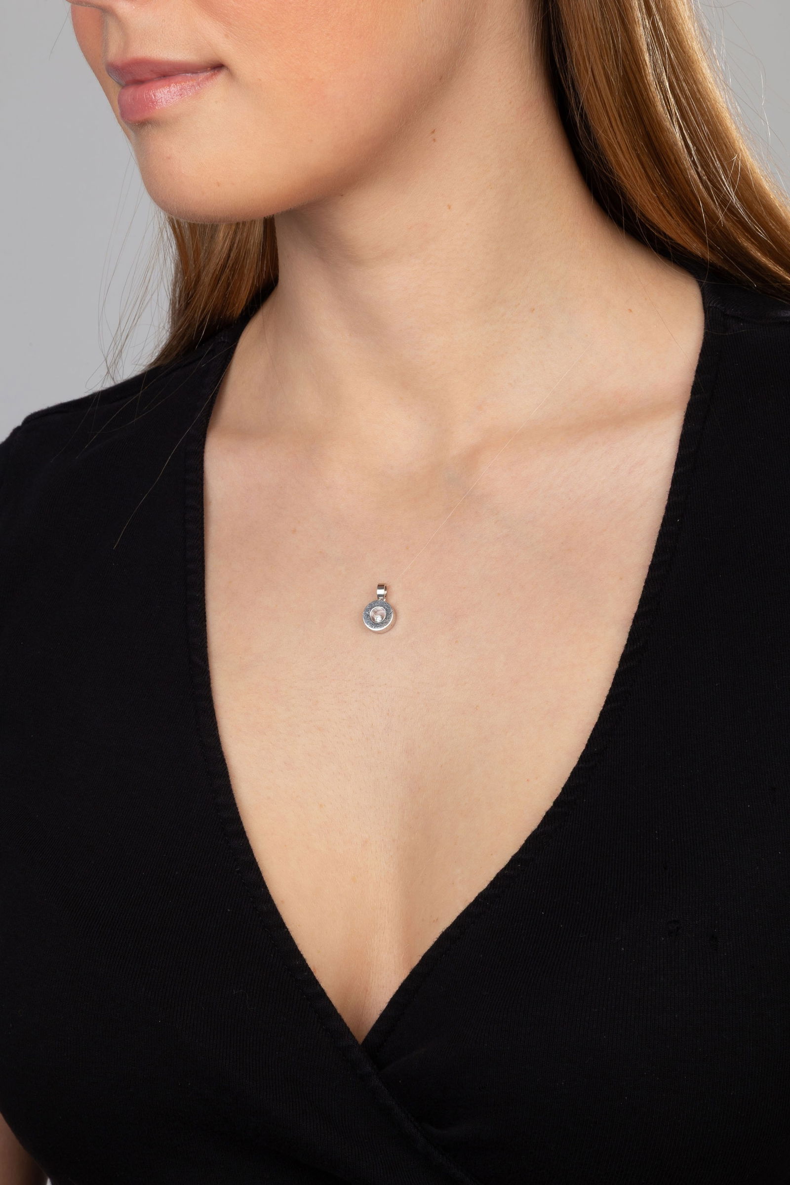 Chopard, Happy Diamonds, pendentif or gris 750 retenant un diamant mobile entre deux plaques de verr - 4