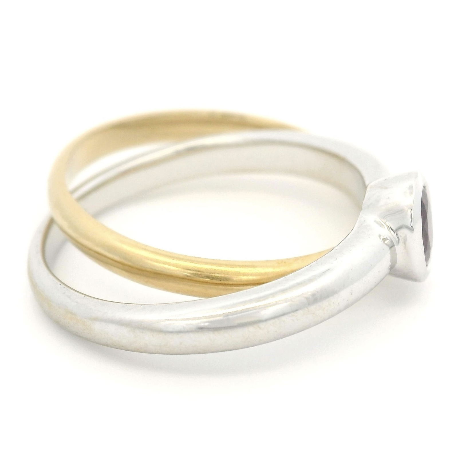 Bucherer, bague formée de deux anneaux en or gris et jaune 750, l'un serti d'un rubis taille ov - 2