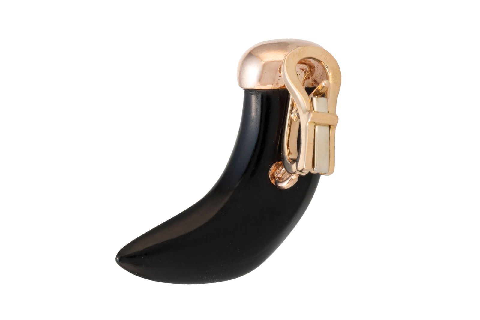 Pomellato, une (1) boucle d'oreille or rose 750 ornée d'une griffe en jais, signée, h. 2.5 - 2