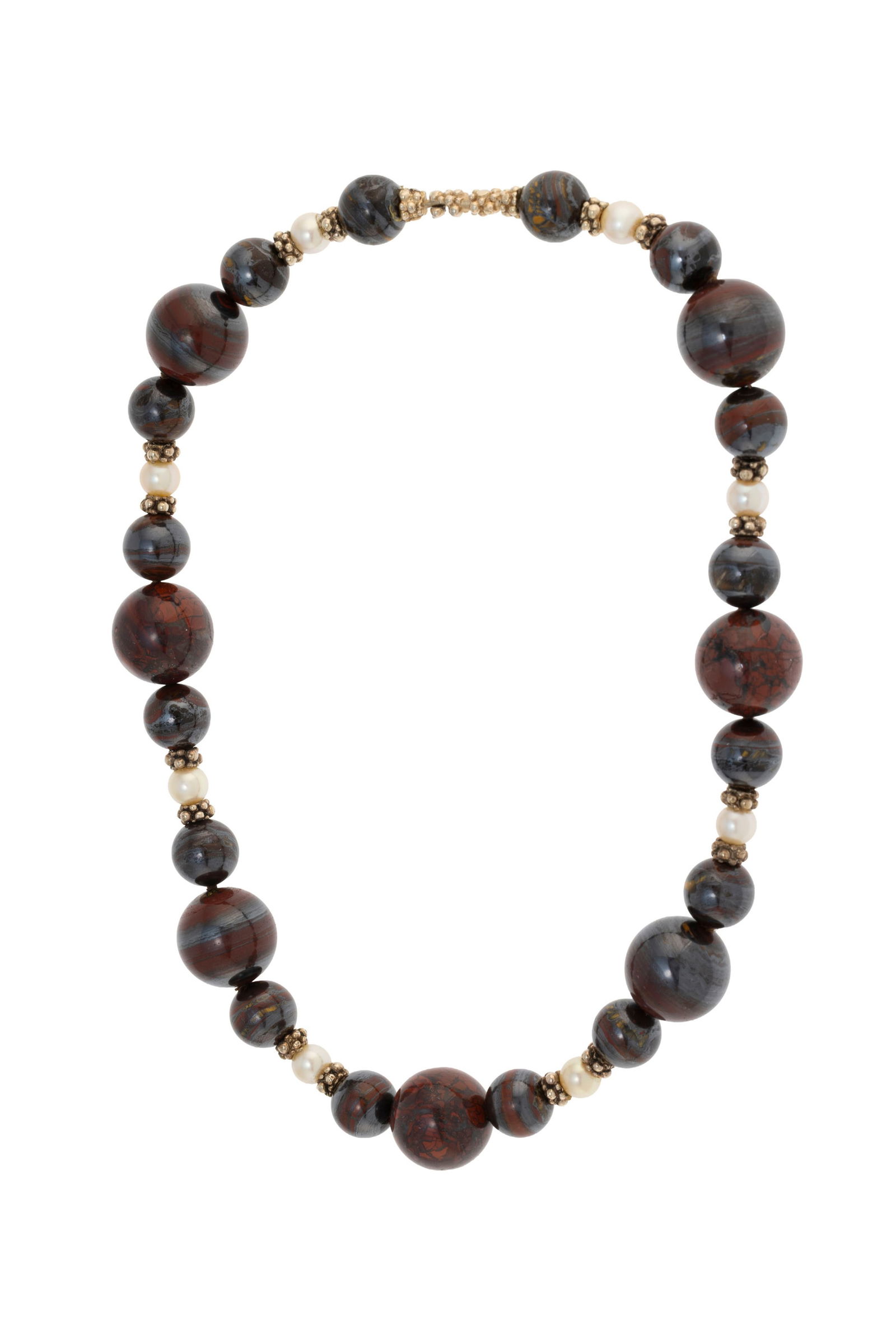 Gilbert Albert, collier composé de billes de jaspe-hématite alternées de perles de cu: Gilbert Albert, collier composé de billes de jaspe-hématite alternées de perles de culture et d'éléments en vermeil perlé, long. 44 cm ConditionBon état de