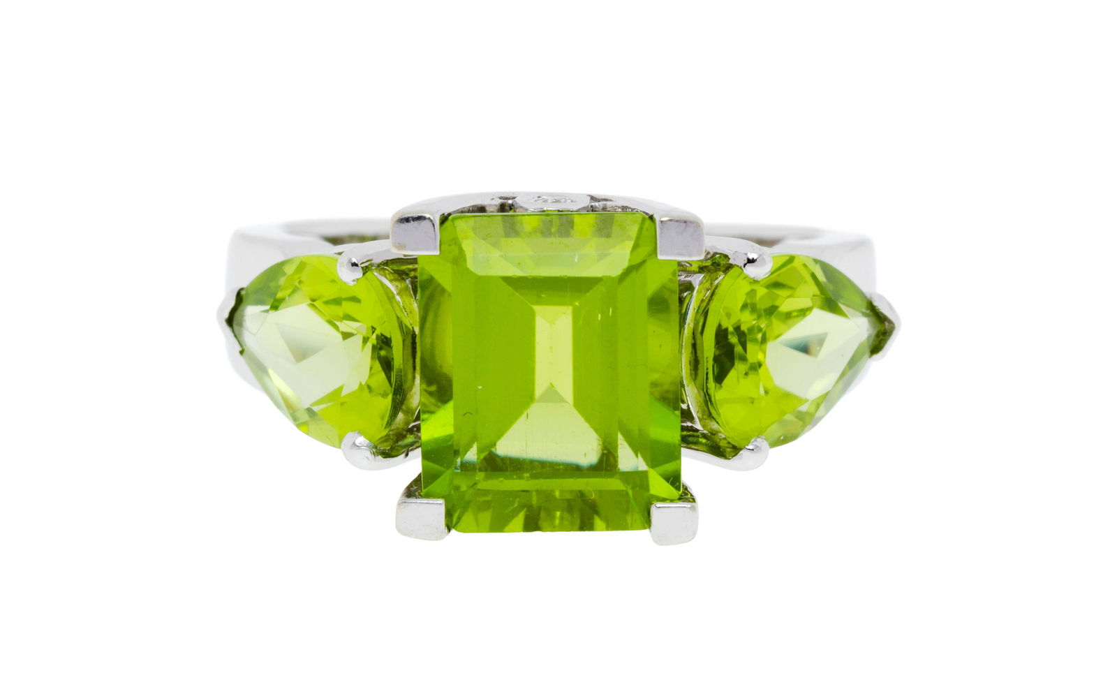 Bague or gris 585 sertie d'un péridot taille émeraude épaulé de diamants taille : Bague or gris 585 sertie d'un péridot taille émeraude épaulé de diamants taille brillant et de péridots taille goutte, doigt 54-14 ConditionBon état de conservation