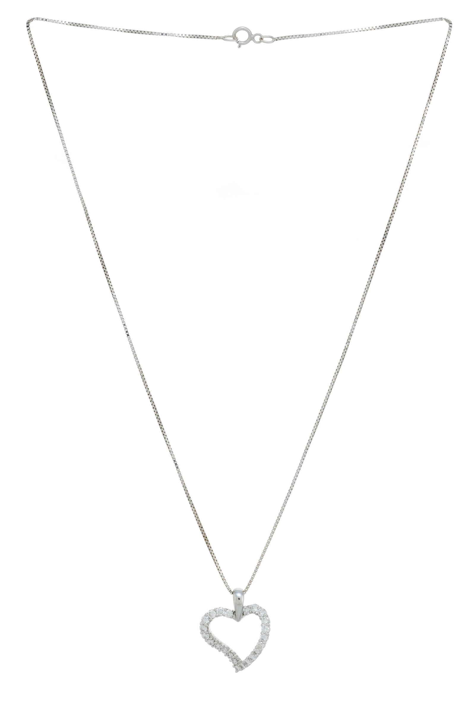 Pendentif cœur ajouré or gris 750 serti de diamants taille brillant sur sa chaîne or : Pendentif cœur ajouré or gris 750 serti de diamants taille brillant sur sa chaîne or gris 750 à maille vénitienne, h. pendentif 2 cm, long. chaîne 40 cm Condition Bon 