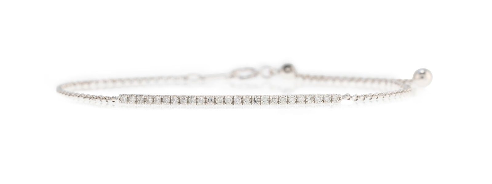 Bracelet or gris 750 à maille forçat retenant un centre rigide serti d'une ligne de diaman: Bracelet or gris 750 à maille forçat retenant un centre rigide serti d'une ligne de diamants taille brillant, long. ajustable (max. 17.5 cm) ConditionTrès bon état de conservation