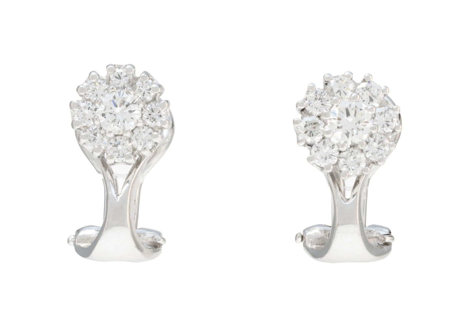 Paire de clips d'oreilles or gris 750 sertis de diamants taille brillant, h. 1.6 cm (1 of 4)