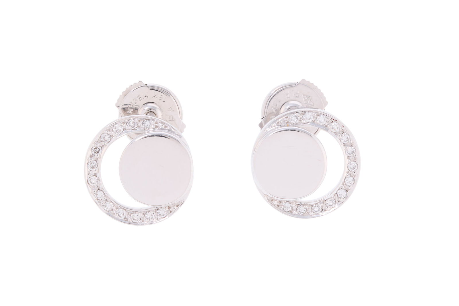 Dinh Van, paire de clous d'oreilles or gris 750 sertis de diamants taille brillant, signés, h.  (1 of 4)