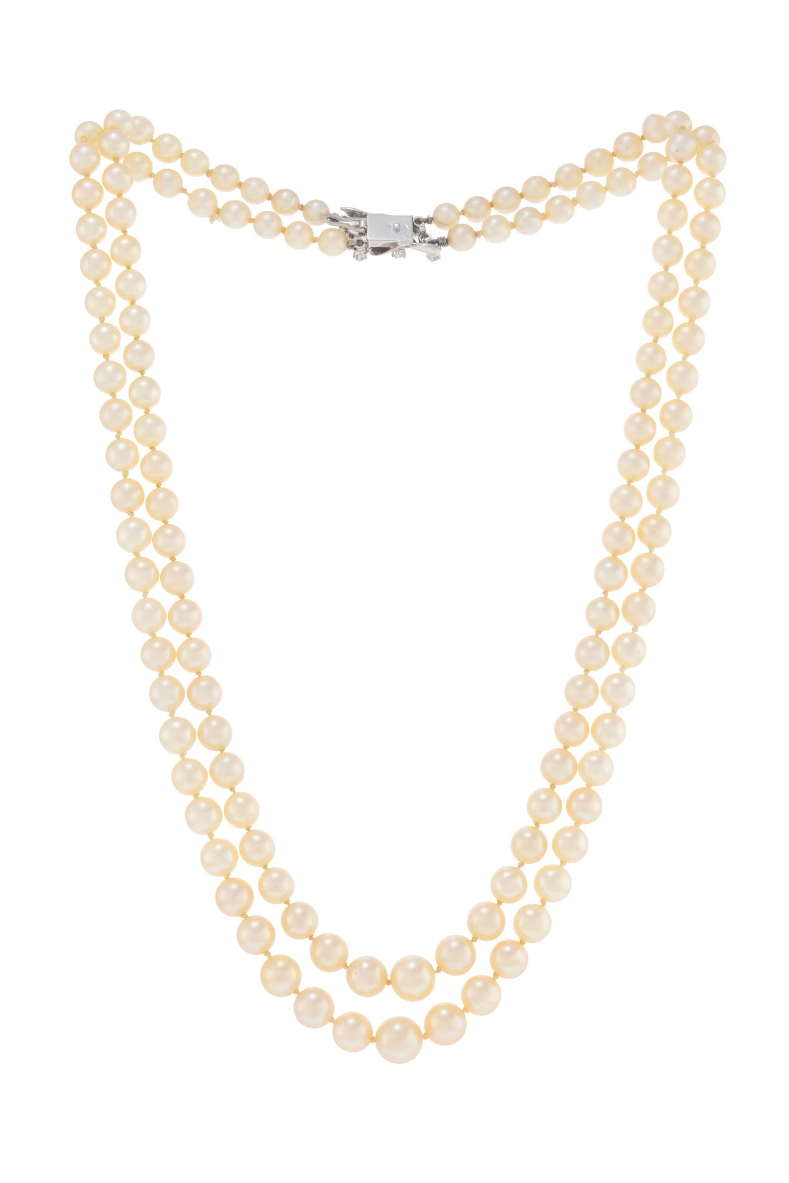 Collier 2 rangs de perles de culture en chute, fermoir en or gris 750 serti de diamants taille brill: Collier 2 rangs de perles de culture en chute, fermoir en or gris 750 serti de diamants taille brillant, long. 46 cm Condition Bon état de conservation général.