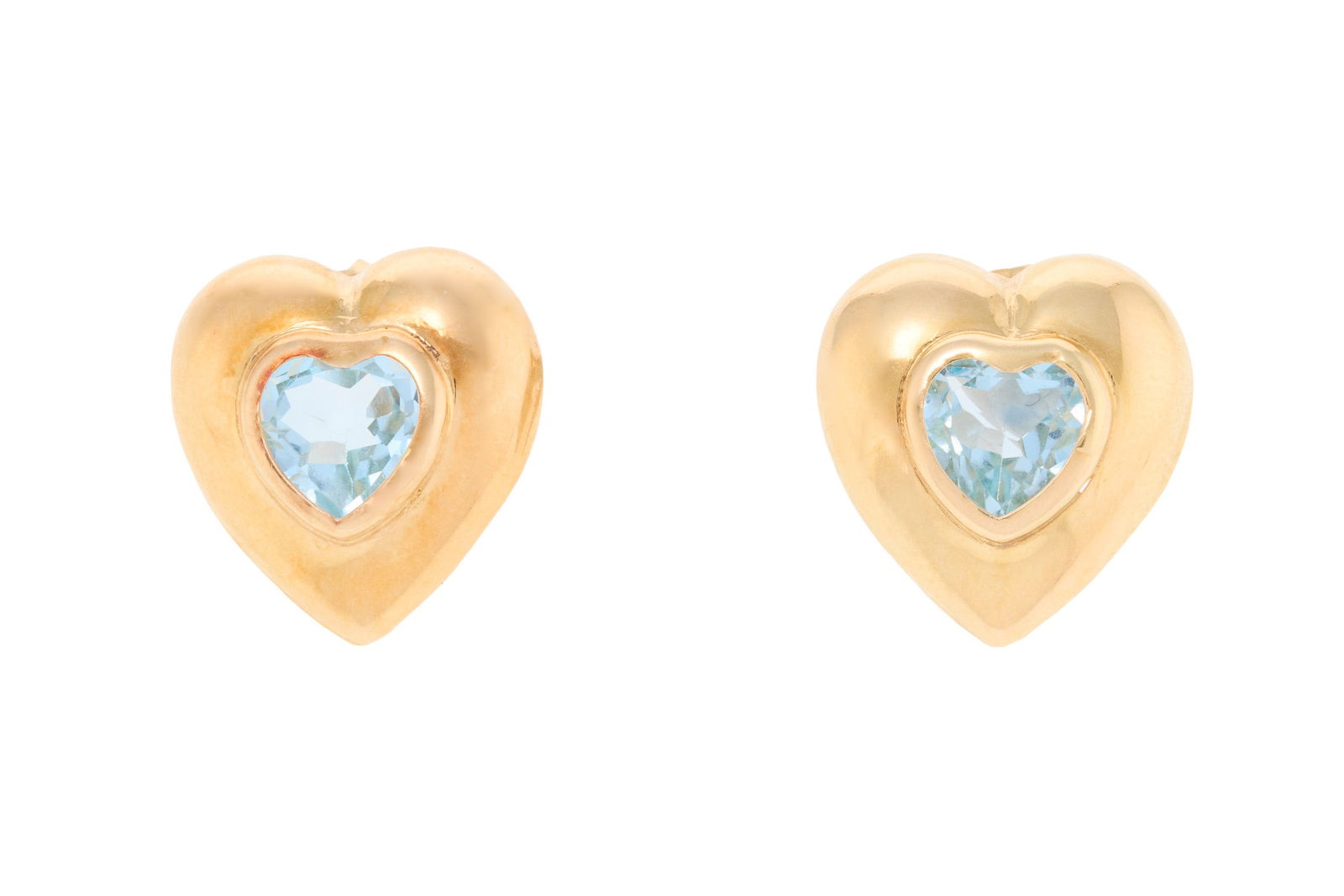 Paire de clous d'oreilles cœurs or 750 sertis de topazes taille cœur, h. 1.8 cm, 3g: Paire de clous d'oreilles cœurs or 750 sertis de topazes taille cœur, h. 1.8 cm, 3g Condition Bon état de conservation général. Présence de rayures et micro rayures d'usa