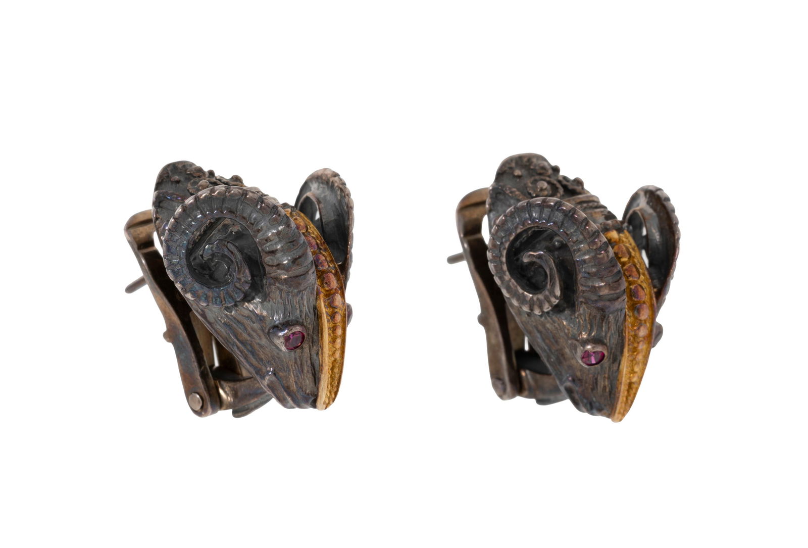 Maramenos&Pateras, paire de boucles d'oreilles béliers argent et or 750, les yeux sertis de rub - 2