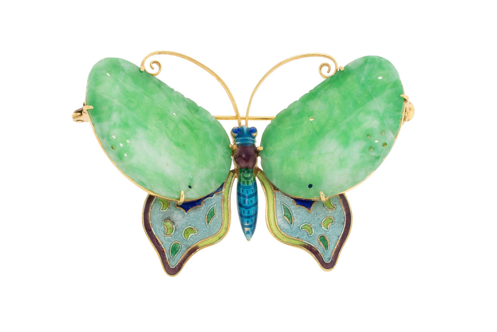 Broche papillon or 585 et émail polychrome, les ailes serties de deux plaques de jadéite g: Broche papillon or 585 et émail polychrome, les ailes serties de deux plaques de jadéite gravée, 3.8x5.5 cm, 12g ConditionBon état de conservation général. Présence