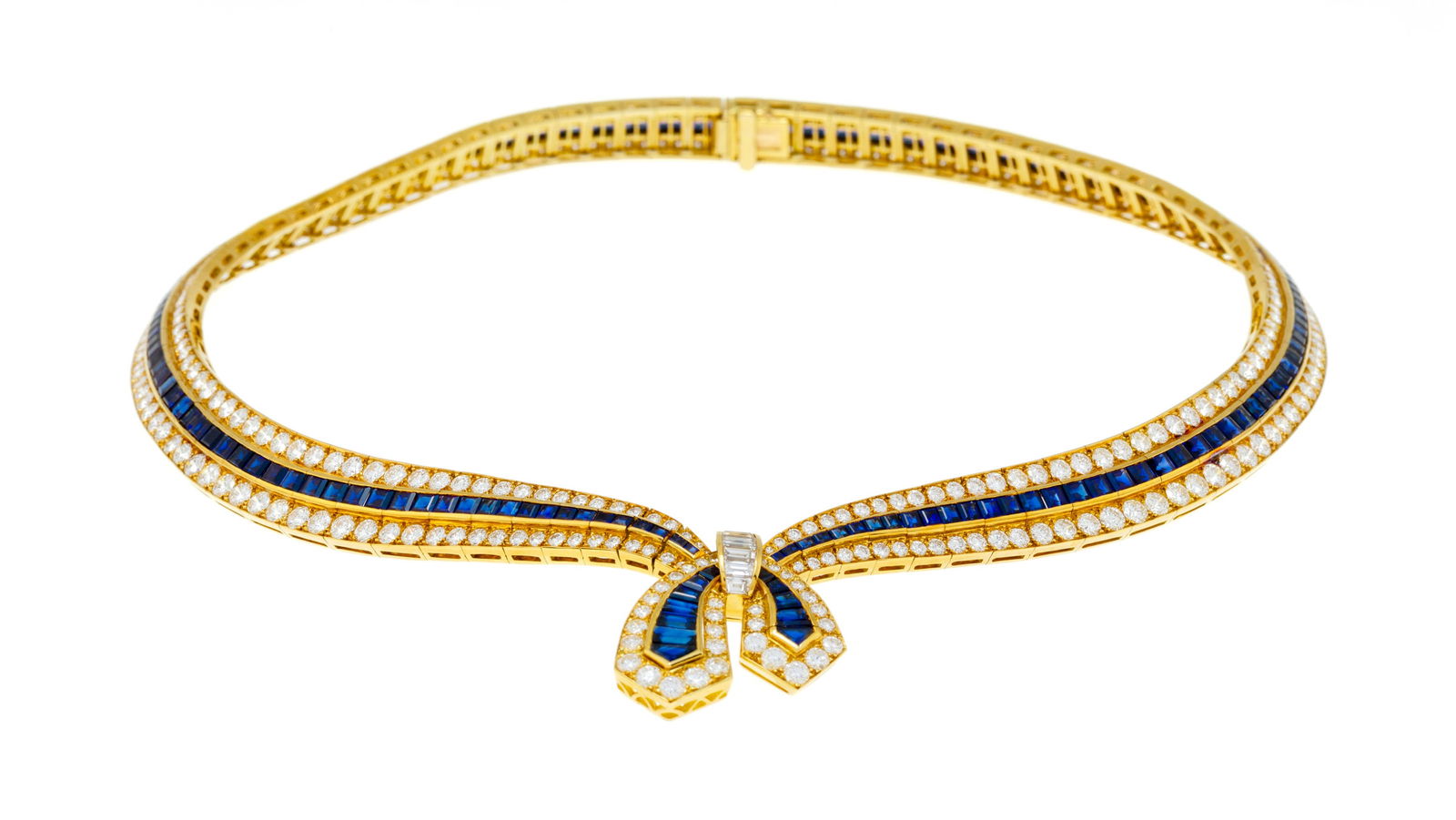 Van Cleef & Arpels, collier or 750 formé d'une ligne de saphirs calibrés épaulée - 4