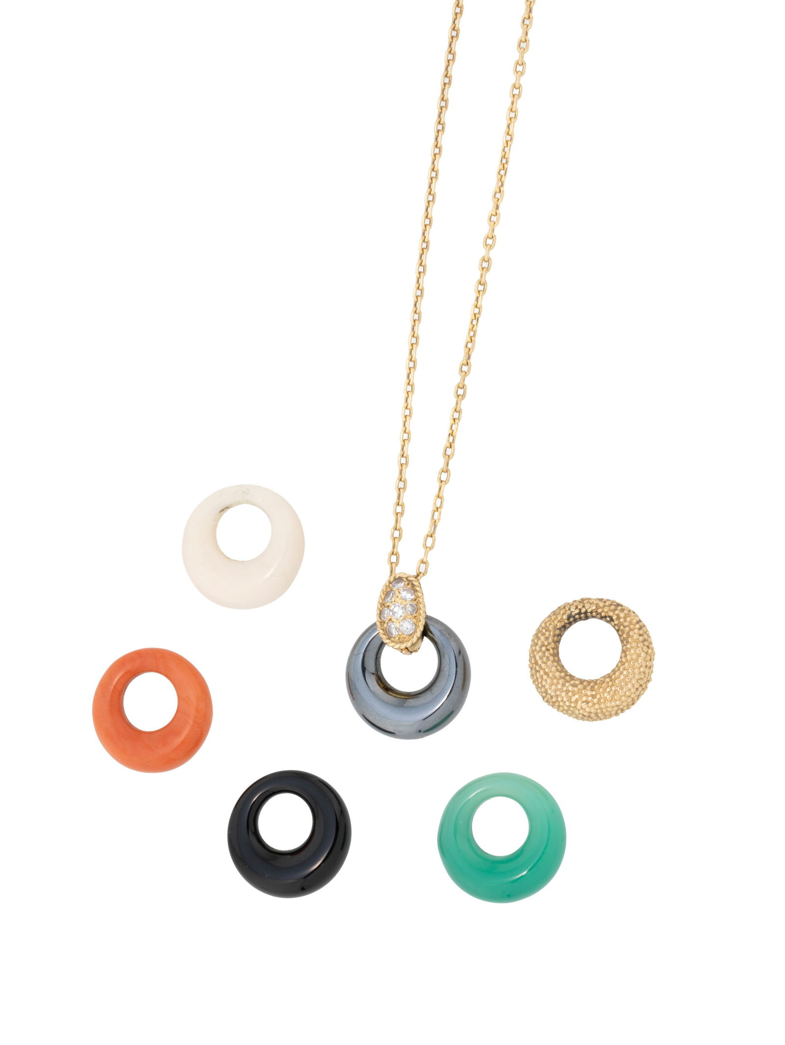 Van Cleef & Arpels, pendentif or 750 serti de diamants taille brillant et ses 6 anneaux interchangea - 4